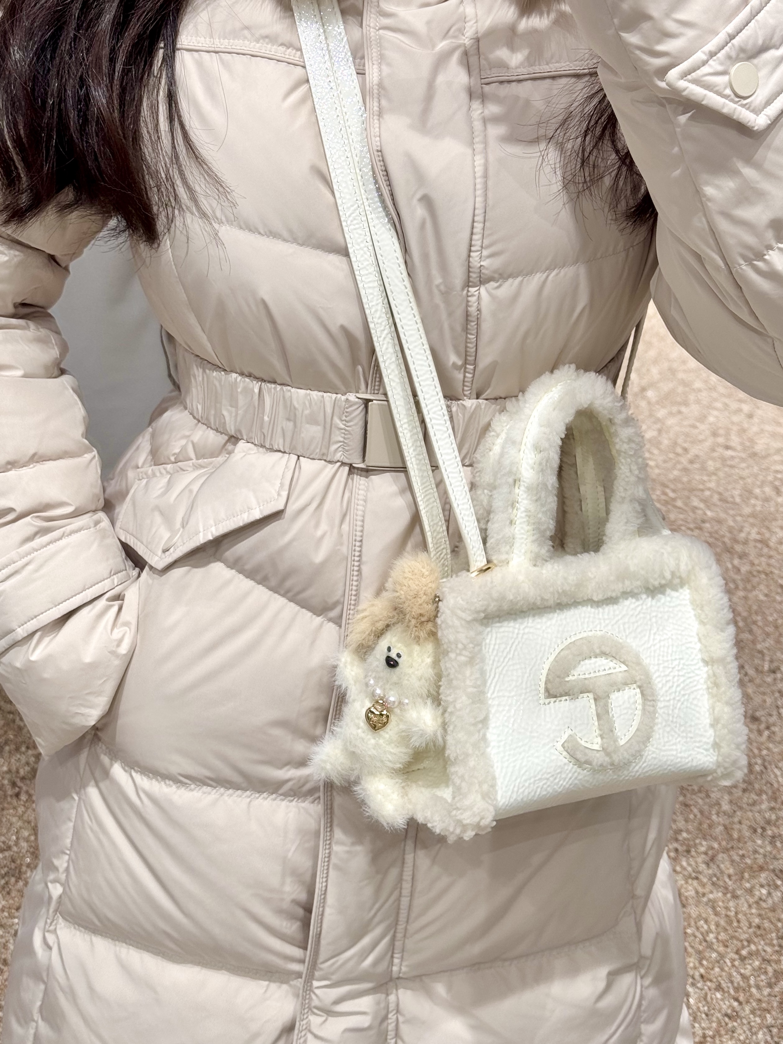 Margesherwood Wood Baby Keyring White, (W) UGG Tazz Braid Natural 착용 스타일 - 5