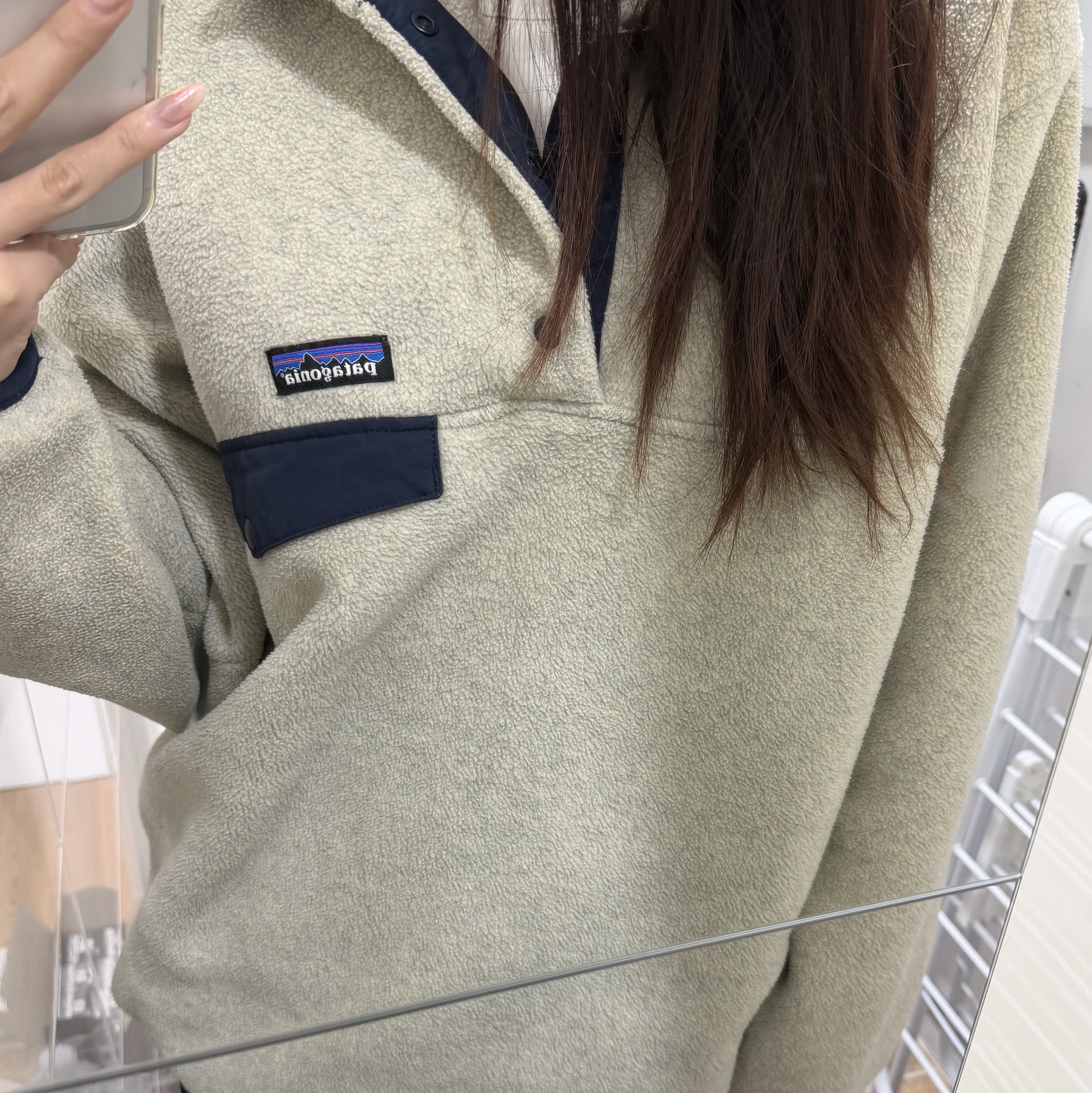 Patagonia Lightweight Synchilla Snap-T Fleece Pullover Oatmeal Heather/Smolder Blue/New Navy 착용 스타일 - 1