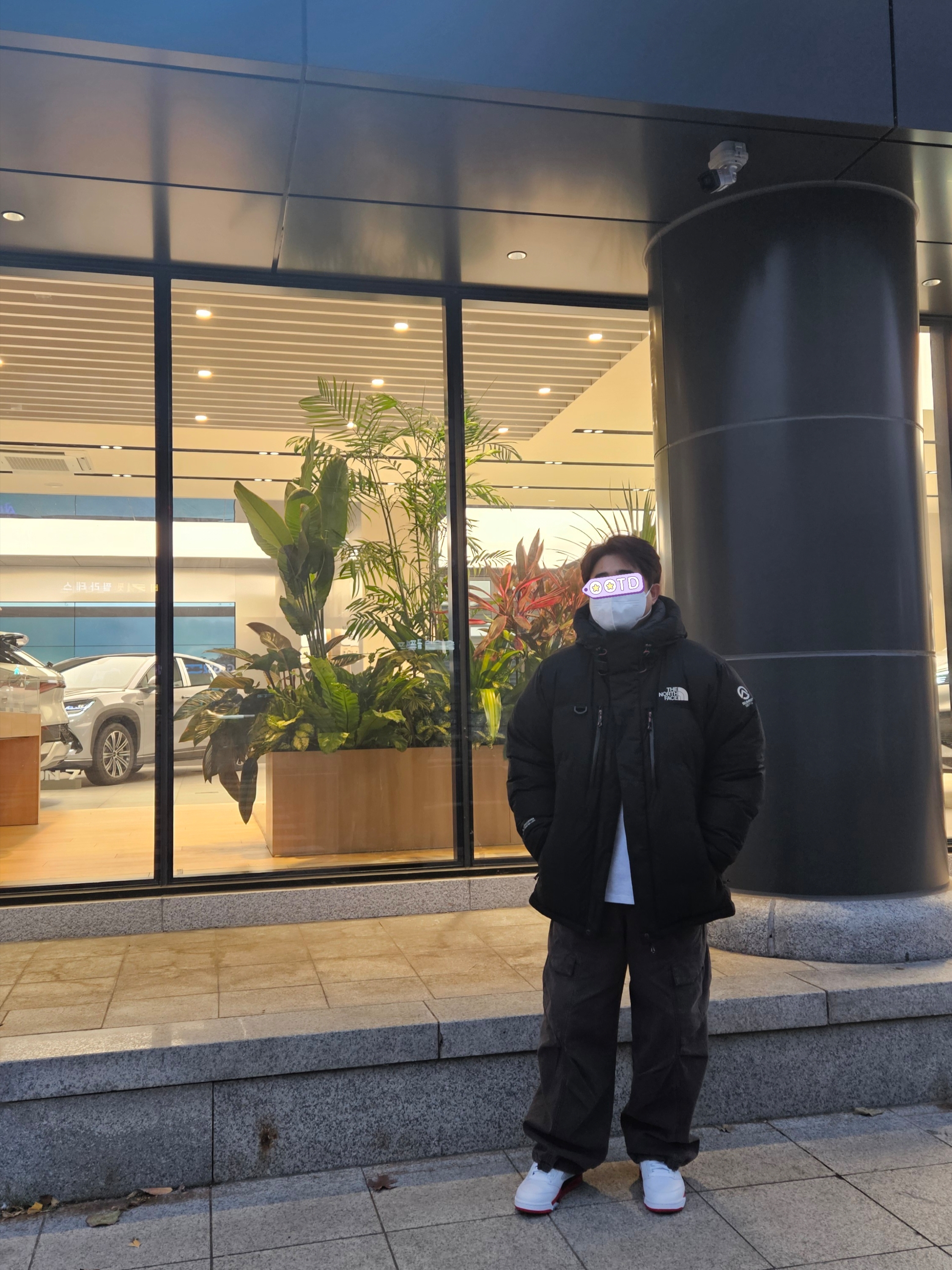 IAB Studio Long Sleeve Light Gray, The North Face Himalayan 30th Anniversary Parka Black - 24FW 착용 스타일 - 2