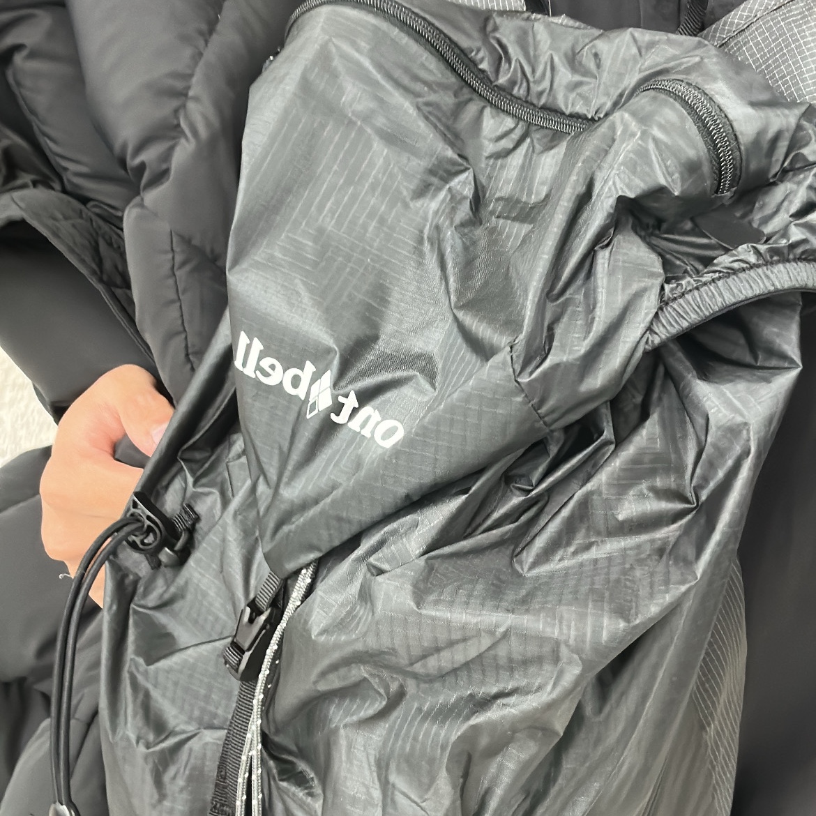 Montbell Versalite Pack 20 Backpack Gunmetal Dark Gray 착용 스타일