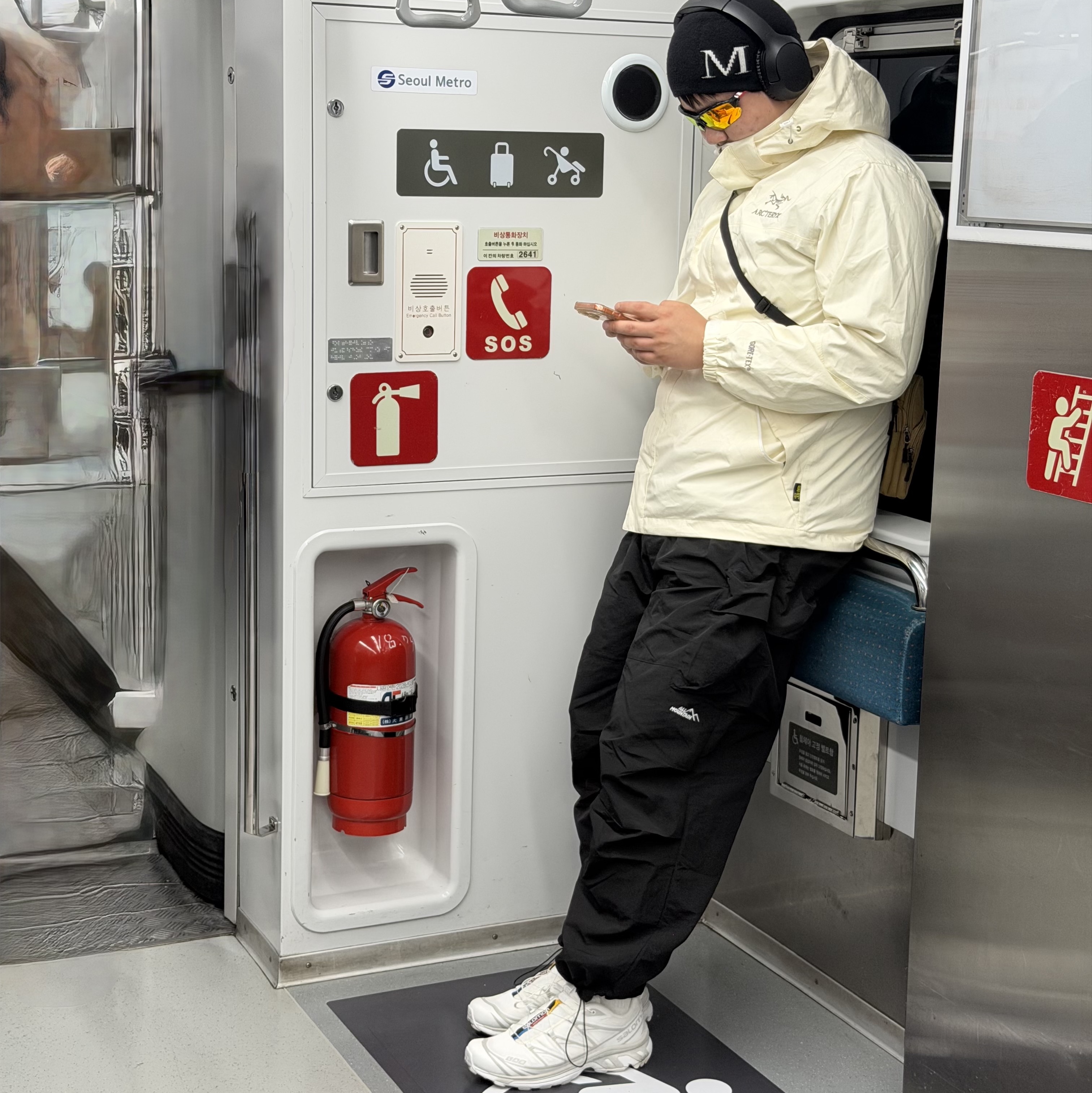 Salomon XT-6 ADV White, Arc'teryx Atom SV Hoody Solitude 착용 스타일