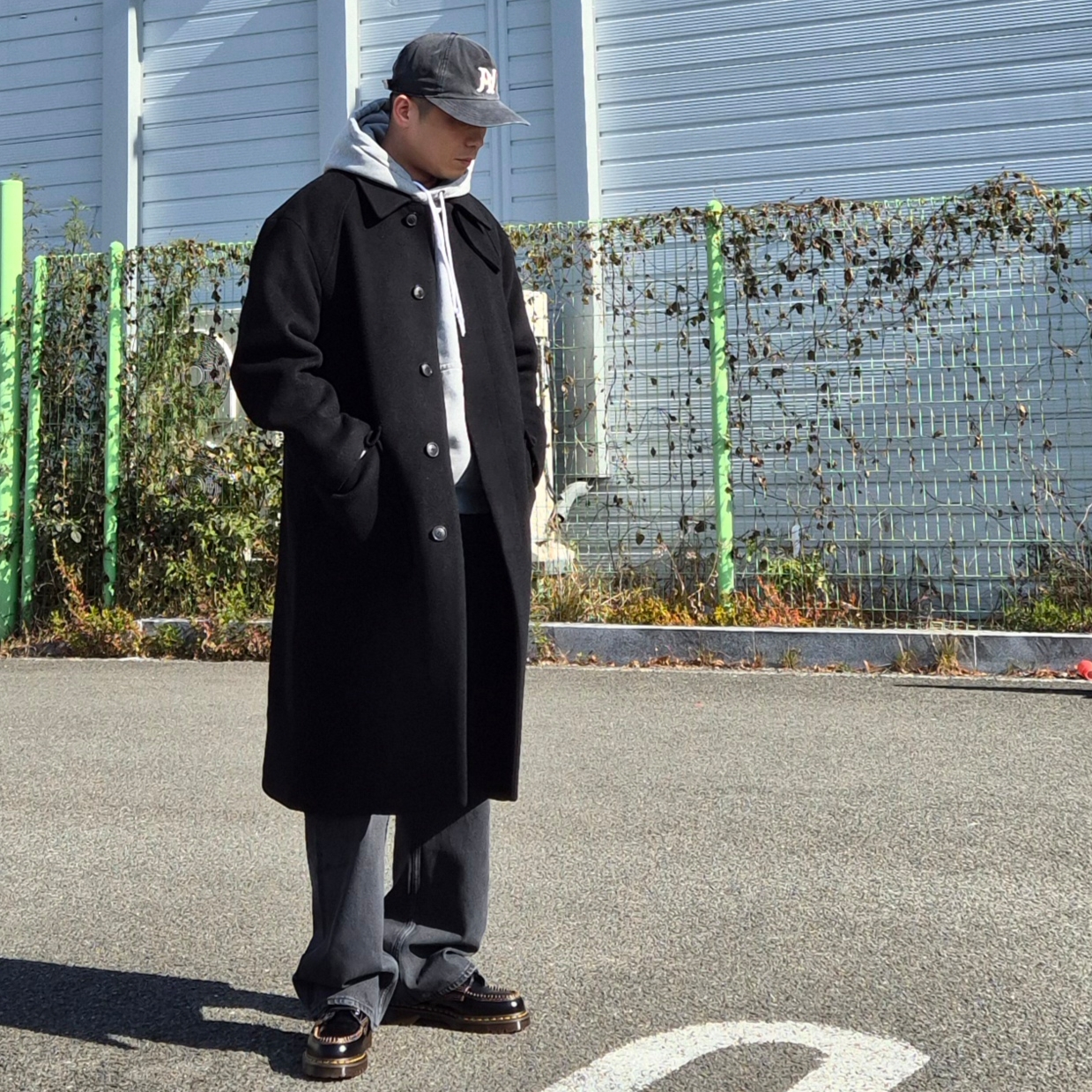 Dr. Martens Lowell Leather Moc Toe Shoes Black Analine, Nike Solo Swoosh Fleece Pullover Hoodie Grey - Asia 착용 스타일
