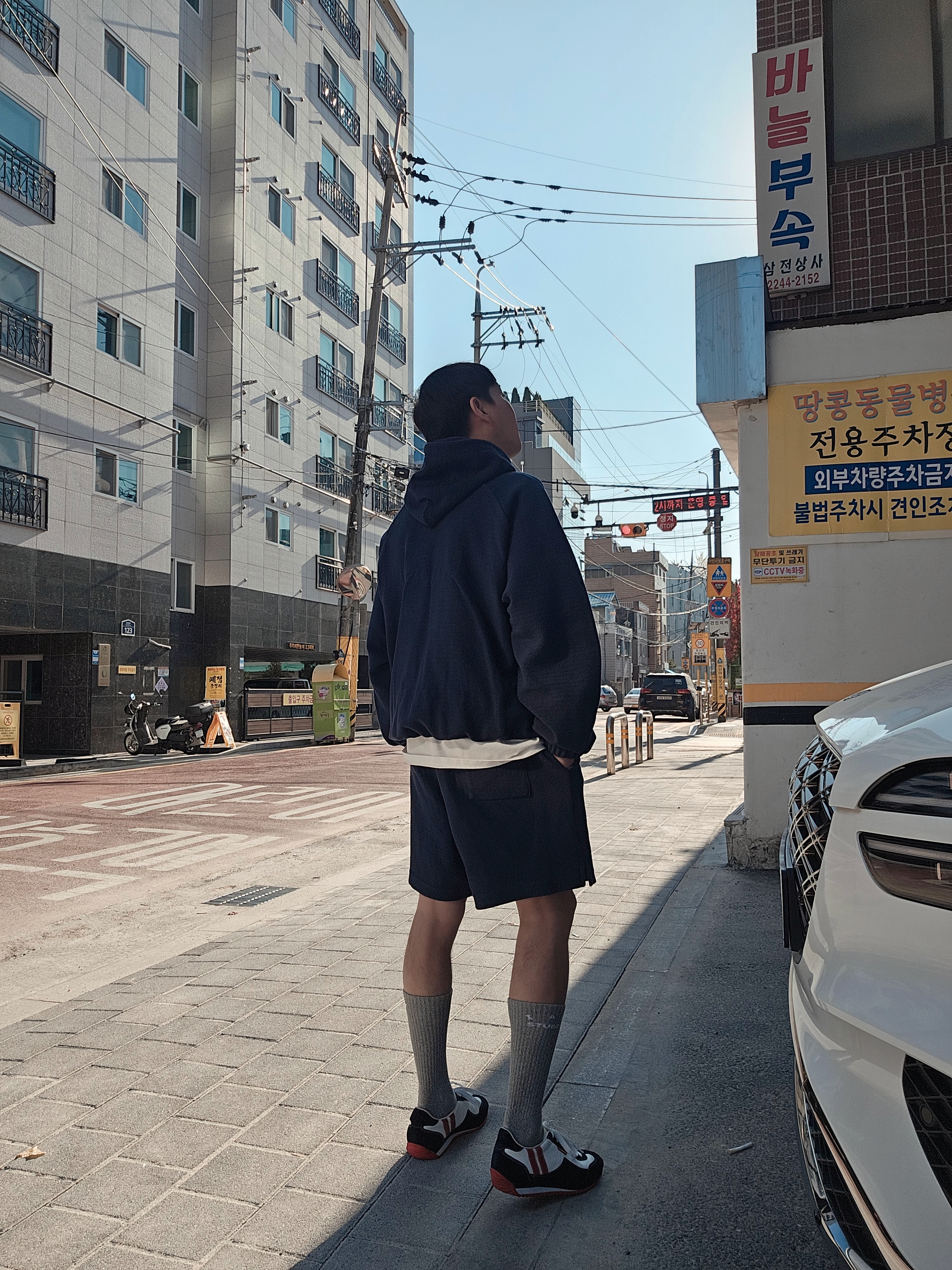 IAB Studio Herringbone Hoodie Navy White, IAB Studio Herringbone Shorts Navy White 착용 스타일 - 2