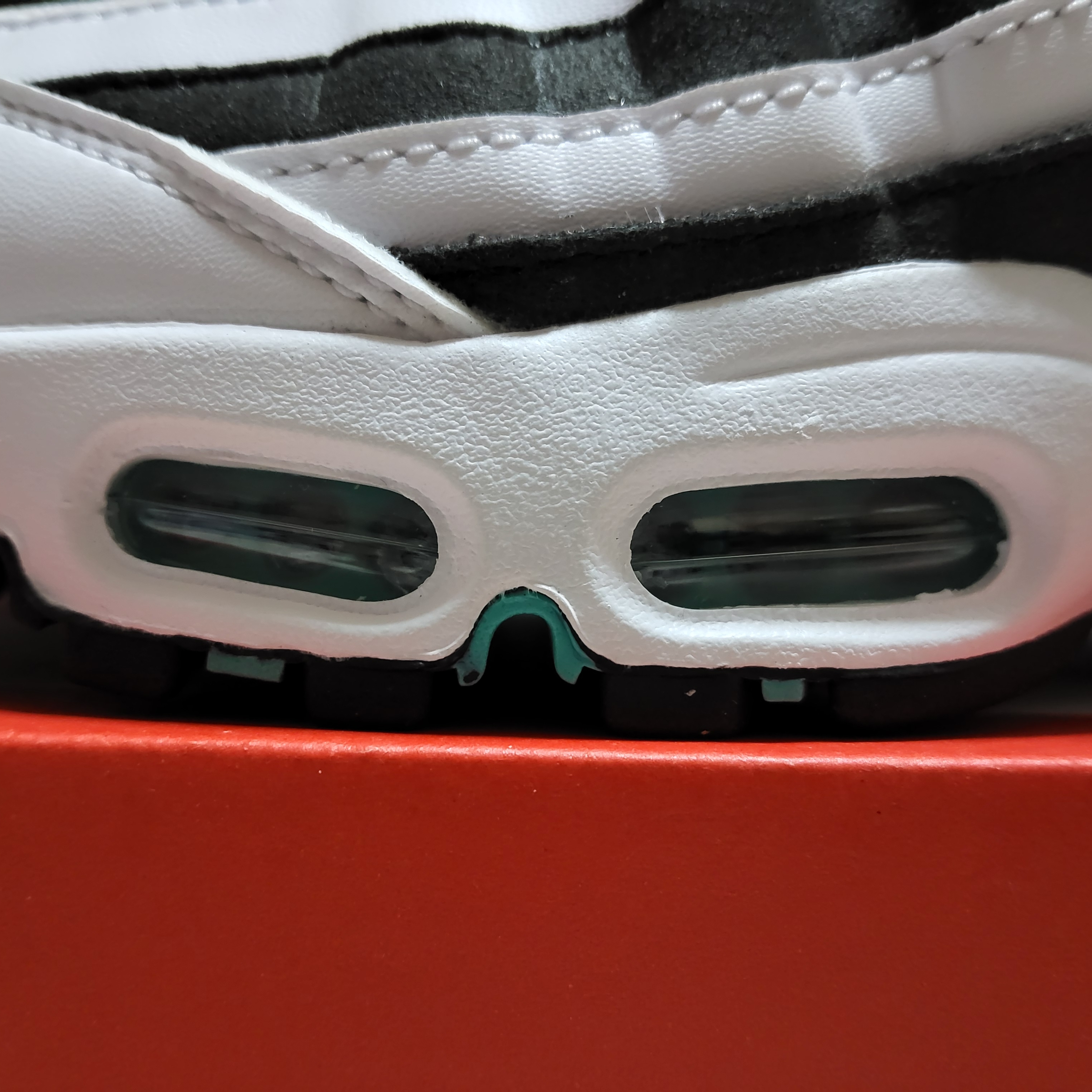 Nike Air Max 95 OG White and Black 착용 스타일 - 5