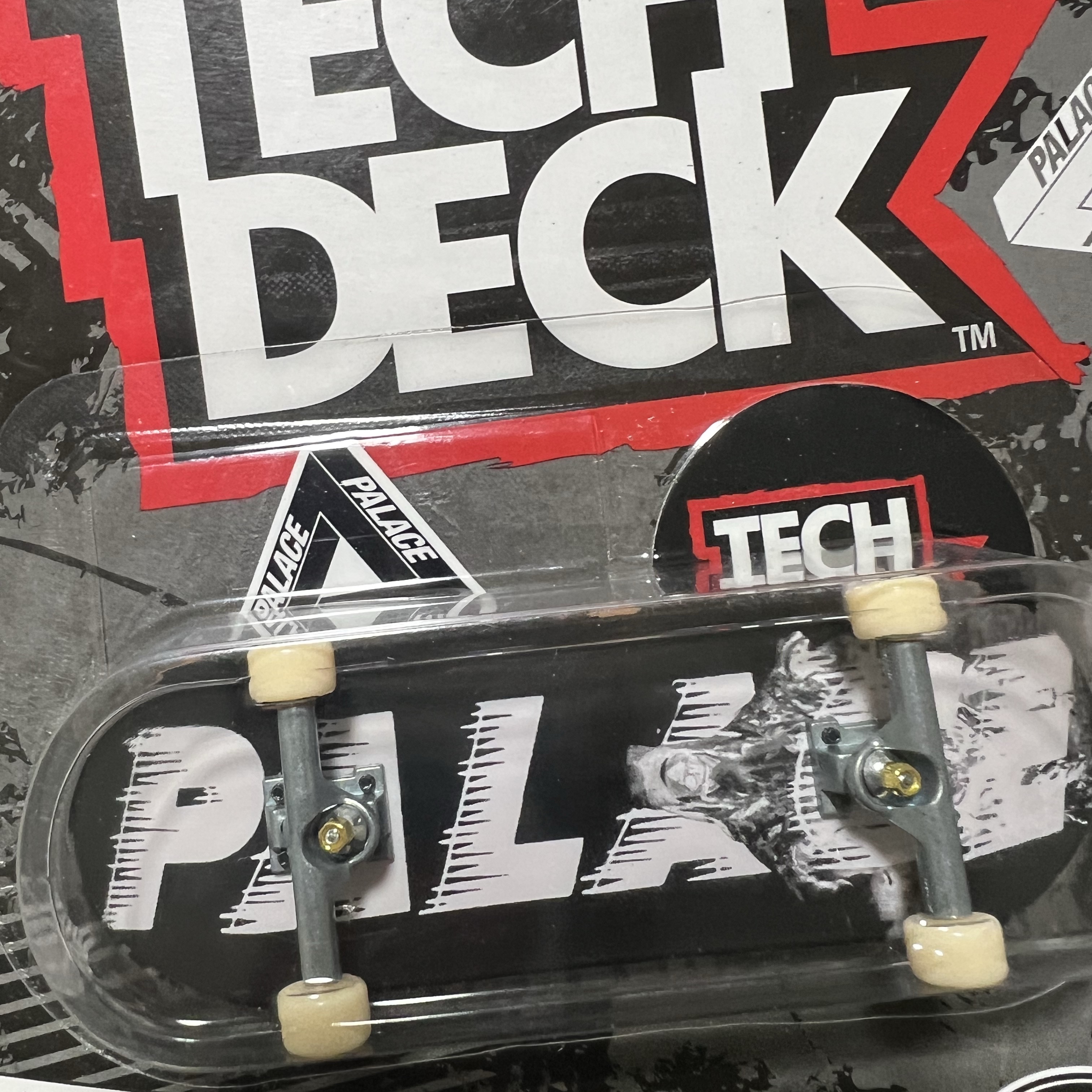 Palace Fast Tech Deck Multi - 25FW 착용 스타일