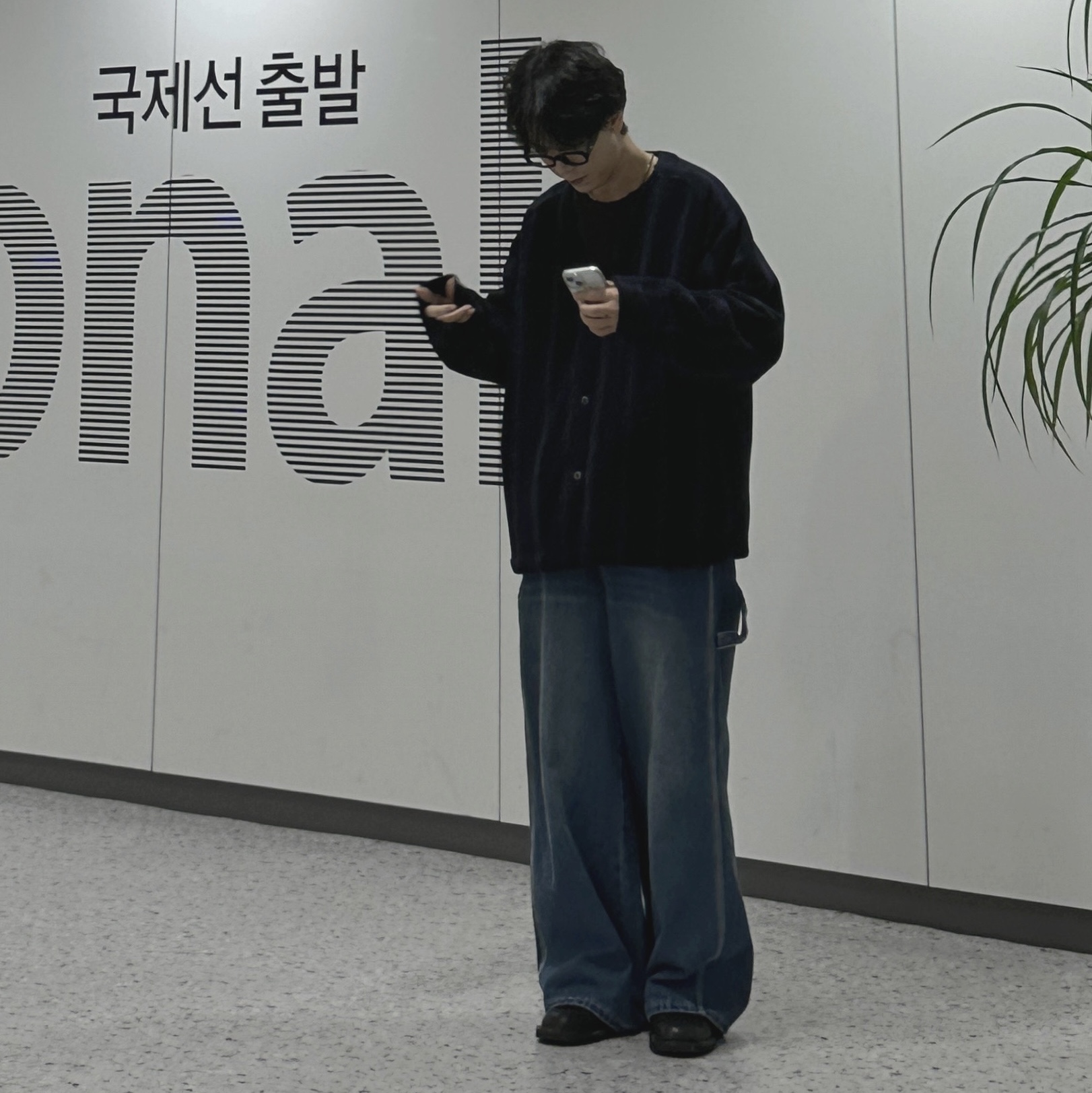 Uniqlo x Needles Fleece Oversized Cardigan Black - KR, Romantic Move Half Moon Leather Loafer Washing Black 착용 스타일