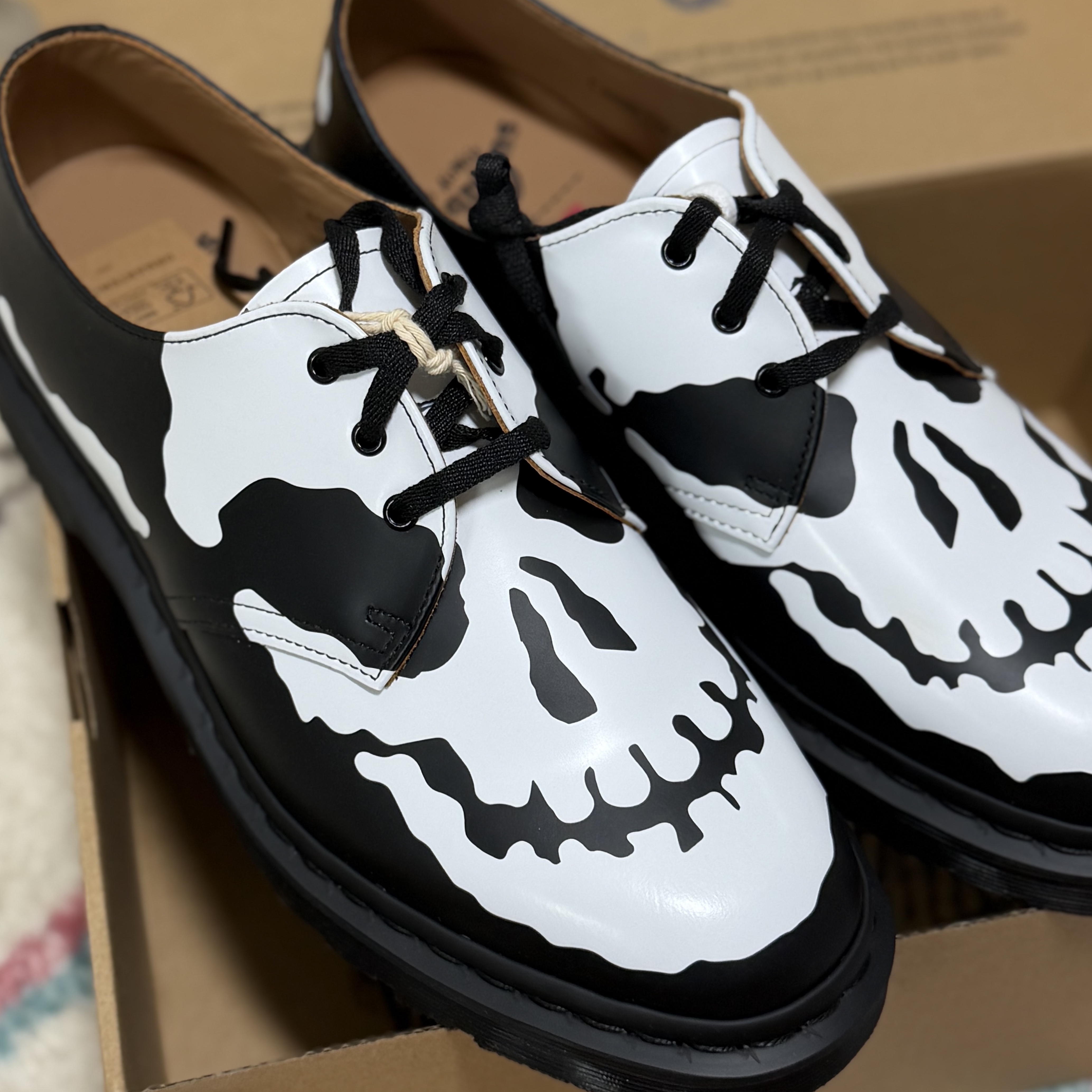 Dr. Martens x Supreme 1461 3-Eye Shoe Black - 25FW 착용 스타일