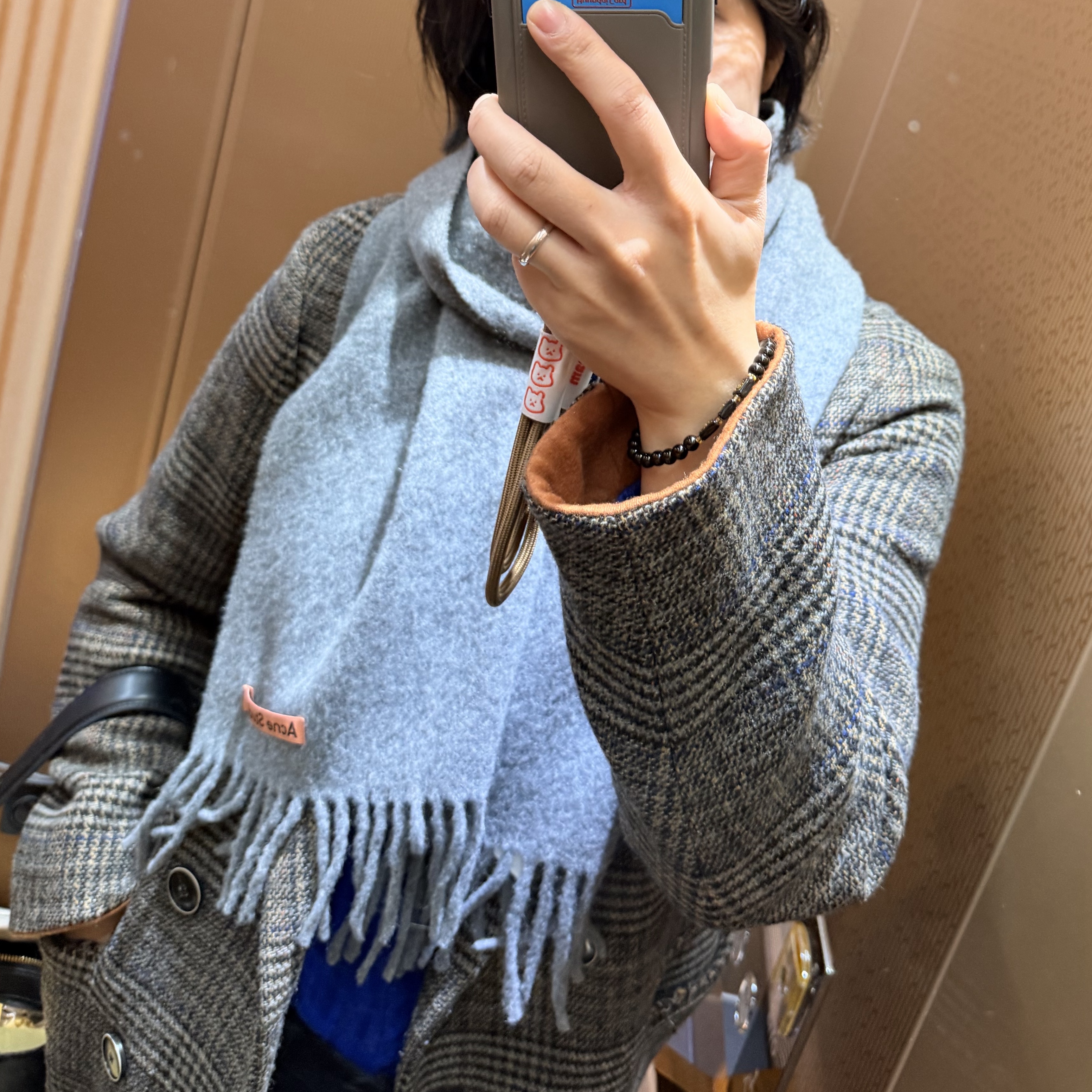 Acne Studios Wool Fringe Muffler Grey Melange 착용 스타일