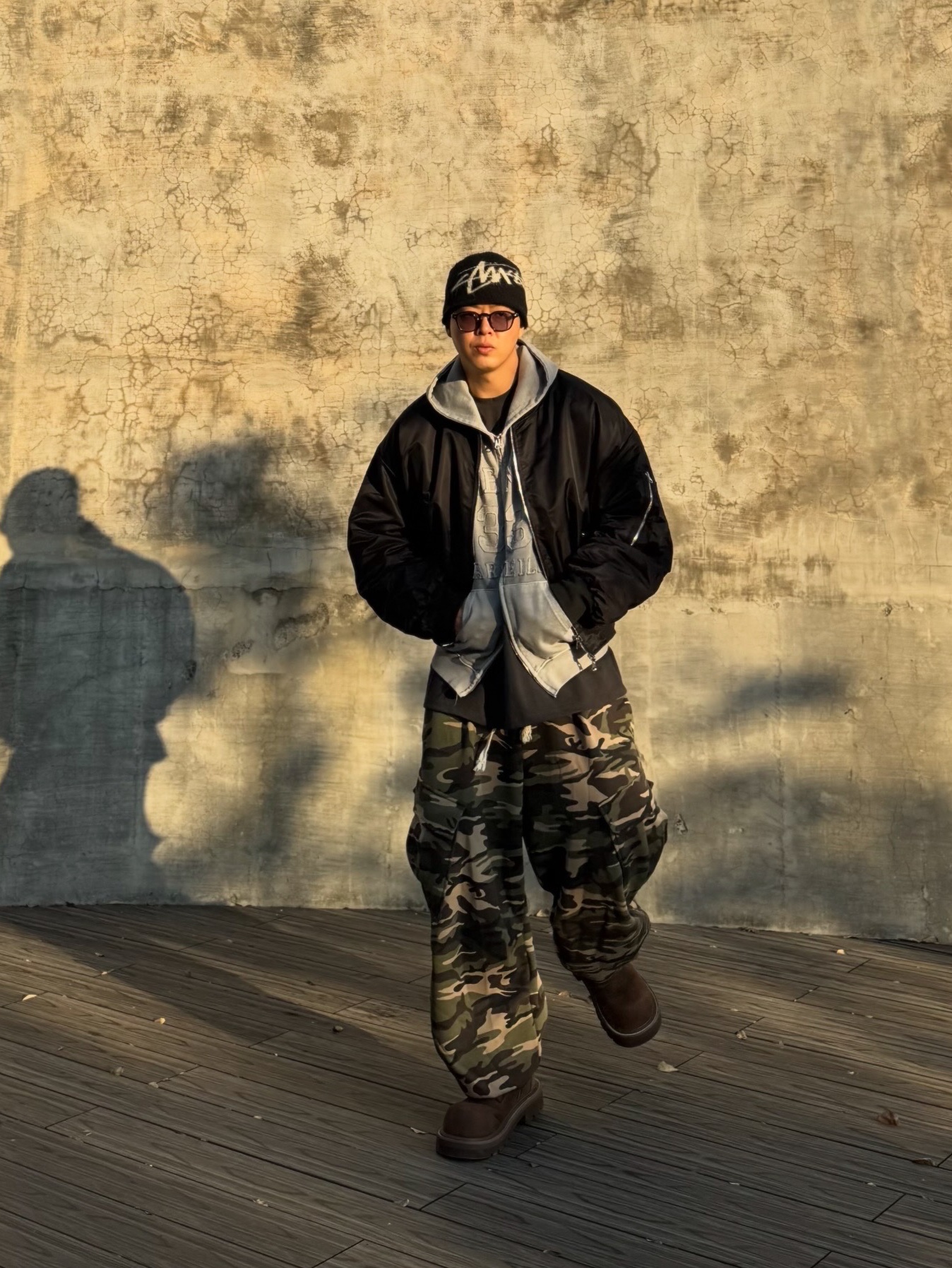 SOULESURES BOLD BELUGA Espresso Brown, Stussy Brushed Out Stock Skullcap Beanie Black 착용 스타일 - 2