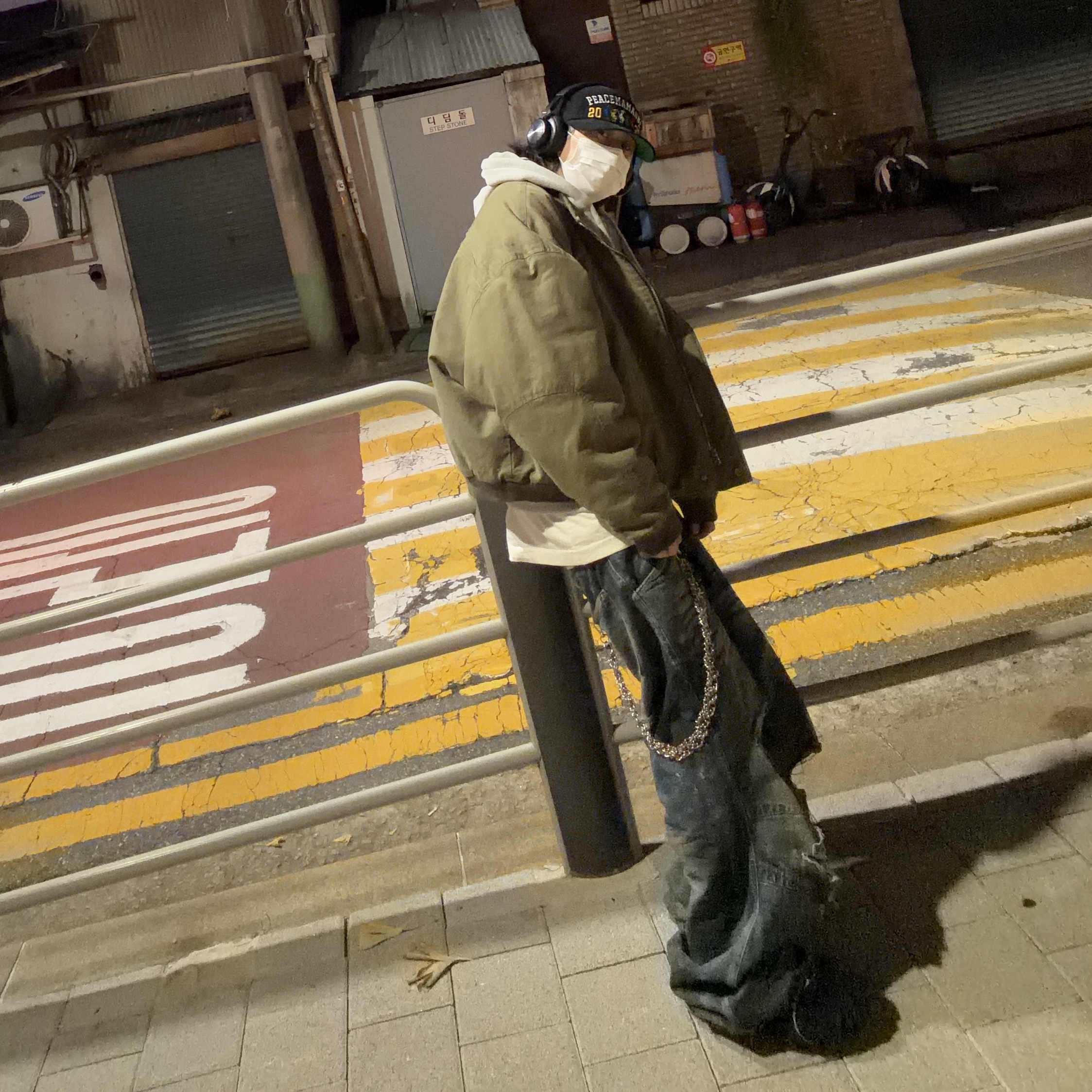 Nonnod Sulfur Dye Serge Bomber Jacket Vintage Khaki, Nonnod Sulfur Dye Serge Bomber Jacket Vintage Khaki 착용 스타일 - 1