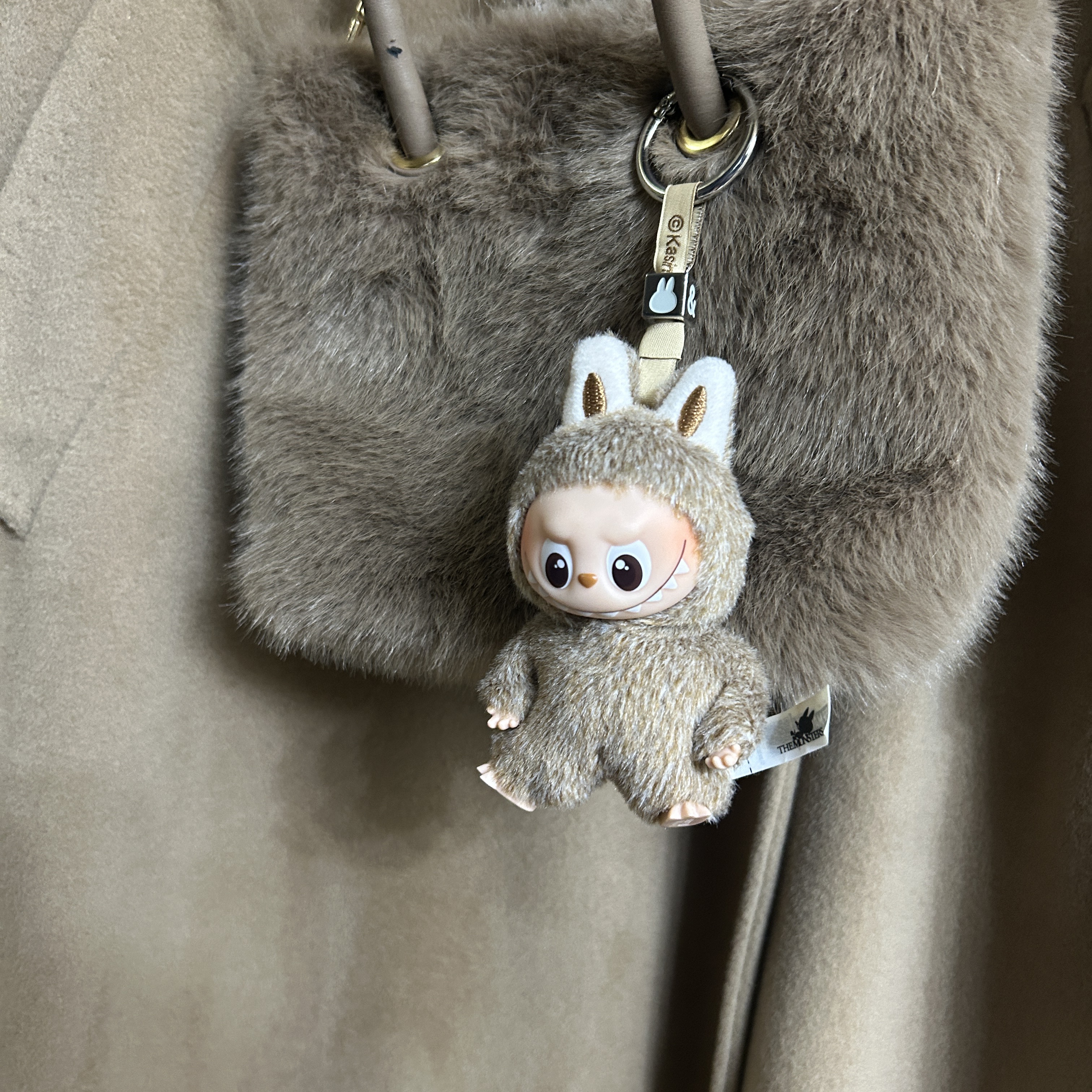 Pop Mart Labubu The Monsters Pin For Love Series Vinyl Plush Pendant (N-Z) & (Opened Case) 착용 스타일