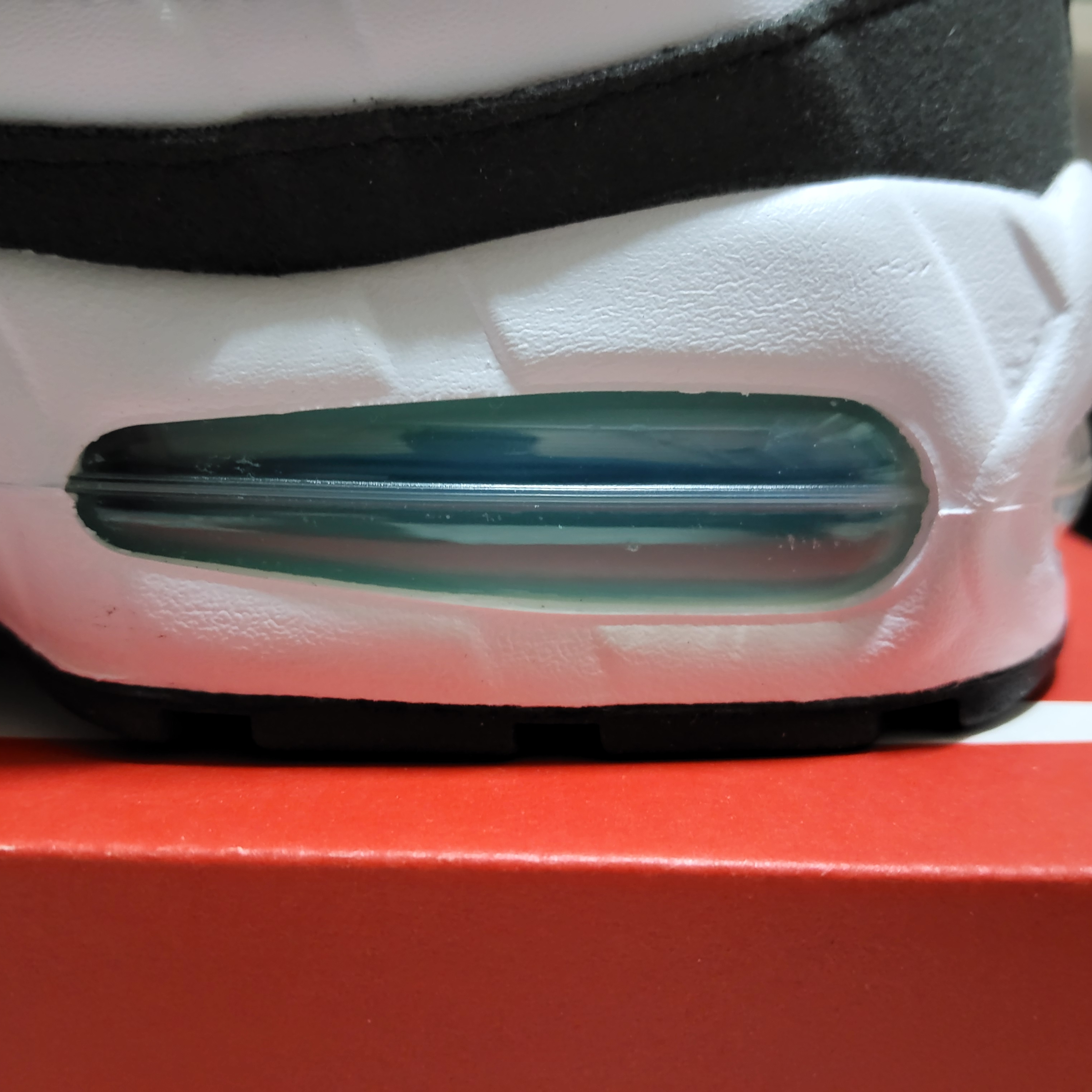 Nike Air Max 95 OG White and Black 착용 스타일 - 4