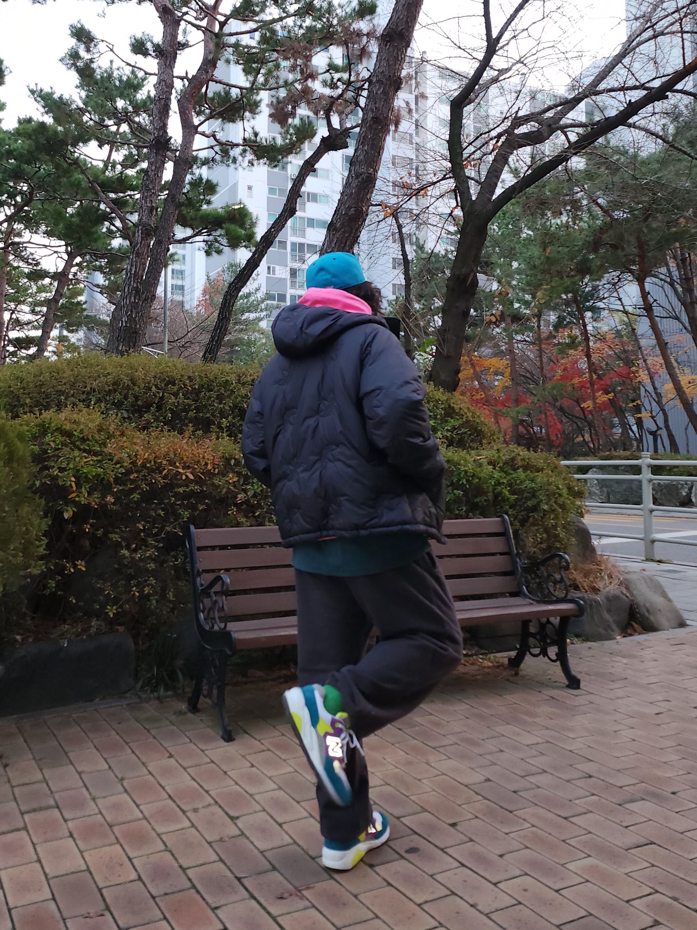 New Balance x Palace MT580 Shaded Spruce Pansy 착용 스타일 - 1