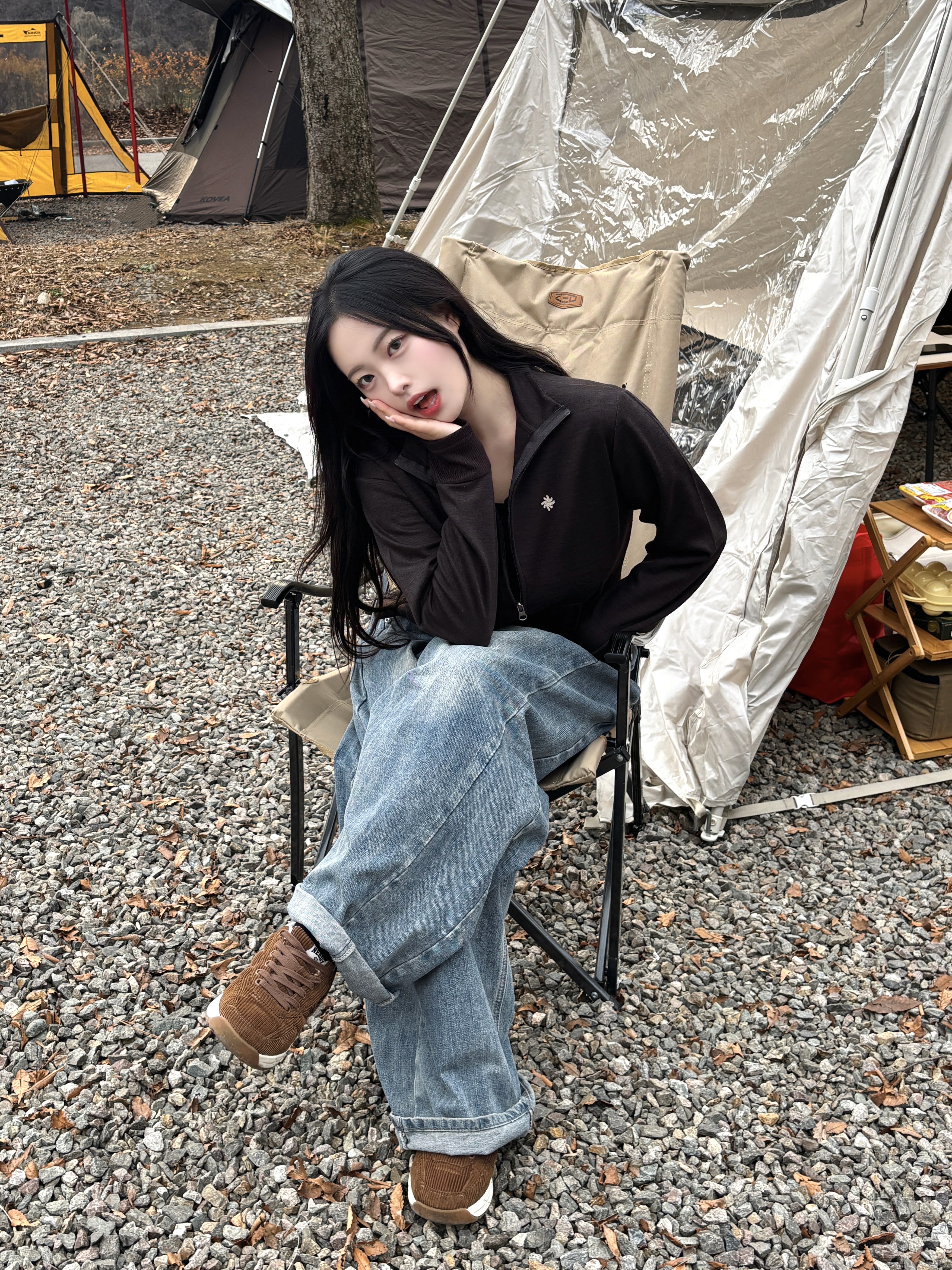 SLOW RECORD HOUSE Track Zip-Up Cardigan Brown 착용 스타일 - 1