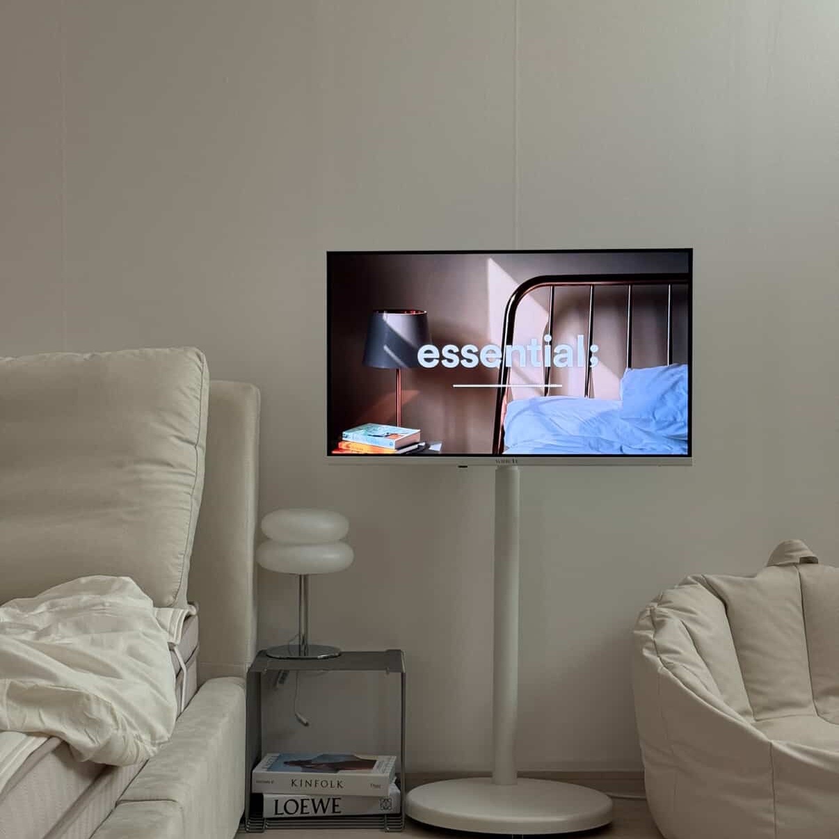 [12% 쿠폰] WIDEVU WideMovingVu White Edition V3 Set QLED 81 cm (32 in) FHD Smart Mobile TV 착용 스타일