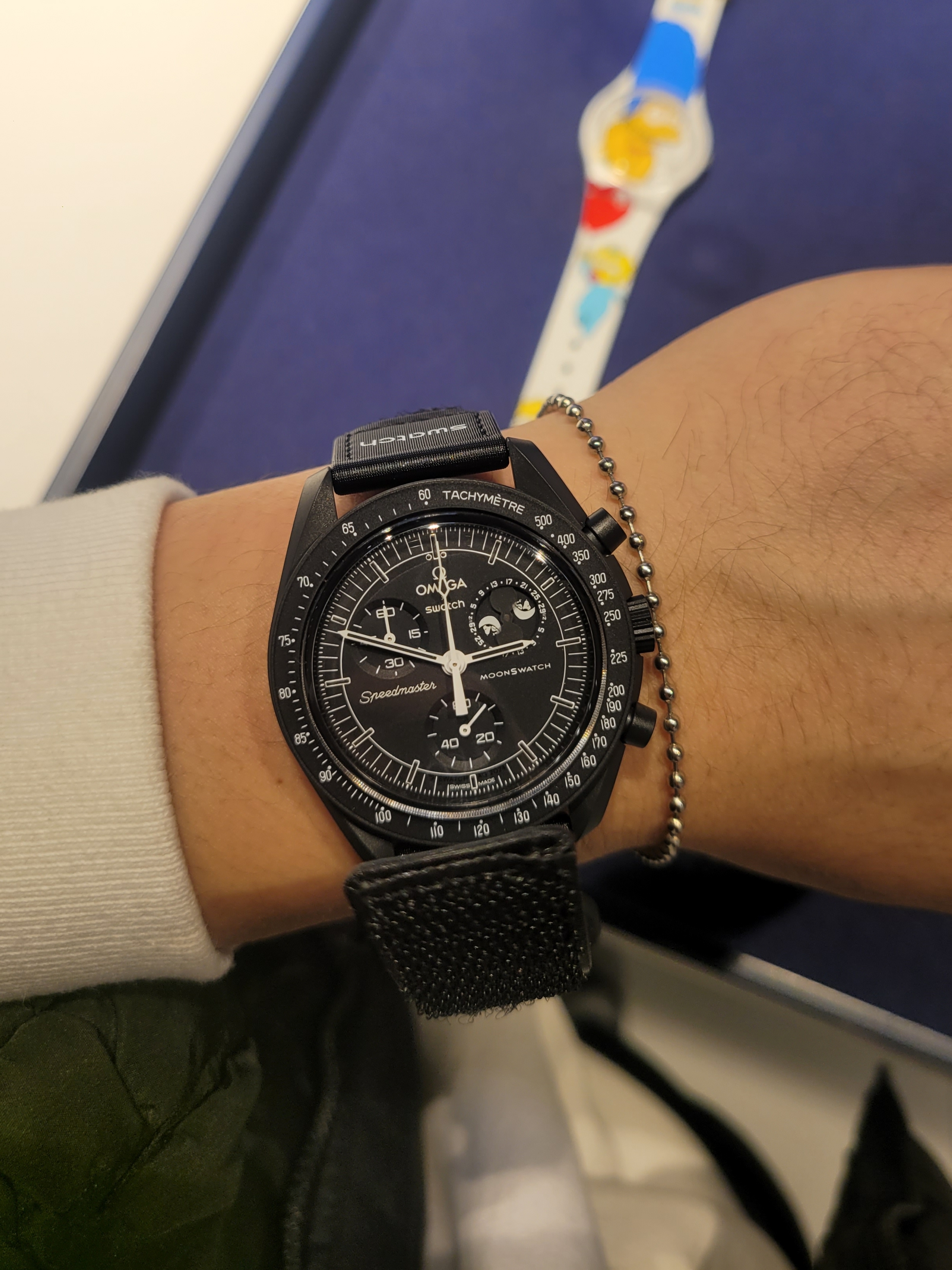 Swatch x Blancpain Bioceramic 42.3mm Pink Ocean, Swatch x Omega x Snoopy Bioceramic Moonswatch Mission To The Moonphase New Moon 착용 스타일 - 7