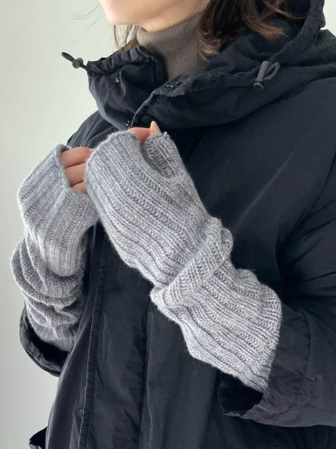 Thevinylhouse Stars Hand Warmer Grey, [트리플적립]SUNLOVE Knit Hand Warmer Ivory 착용 스타일 - 3