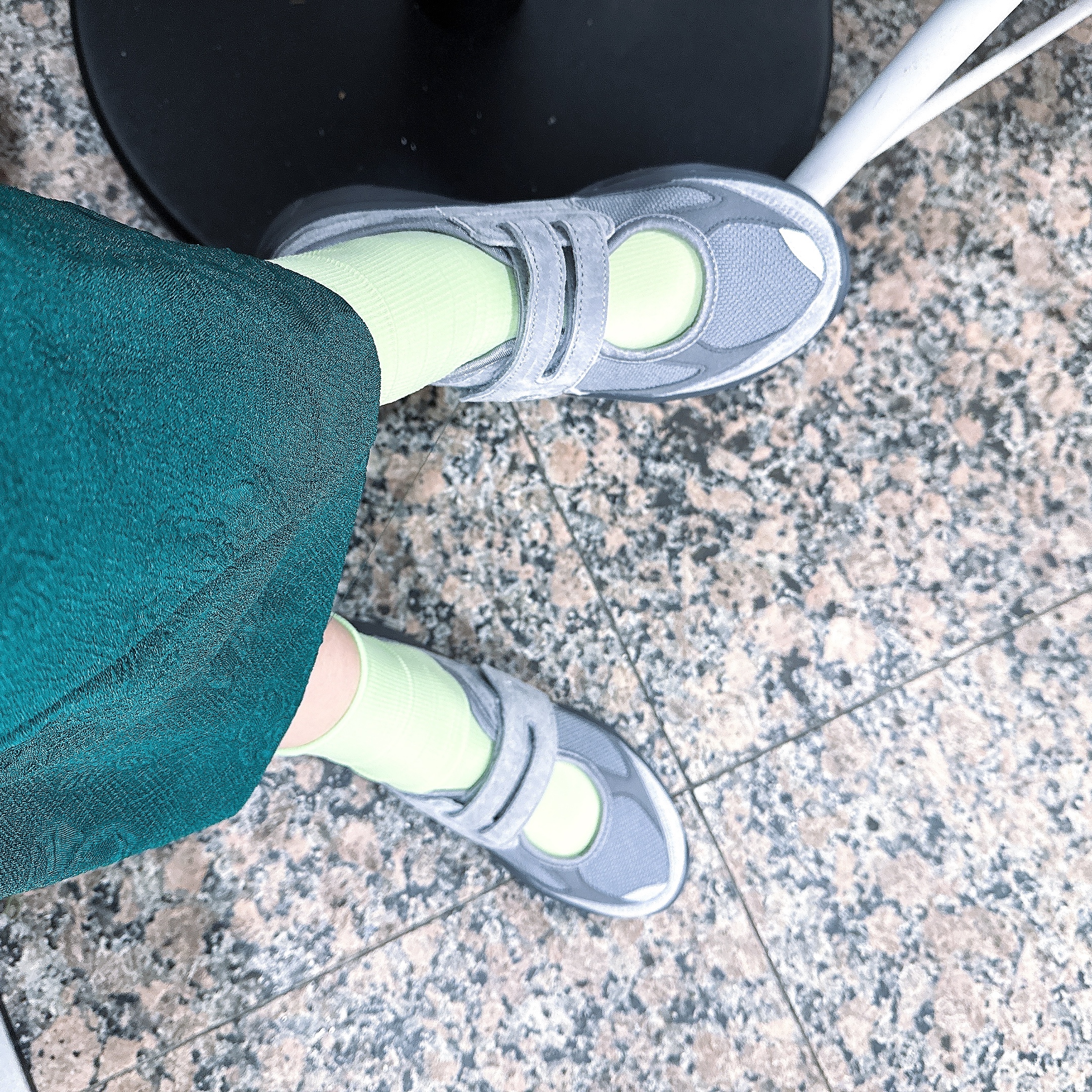 (W) New Balance Breeze SD2203 Grey 착용 스타일 - 2