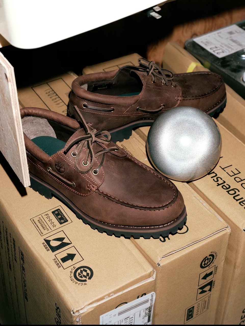 Timberland x Thisisneverthat 3-Eye Authentic Boat Shoes Brown - Wide, Timberland x Thisisneverthat Heritage Gore-Tex Moc Toe Mid Boots Desert - Wide 착용 스타일 - 6