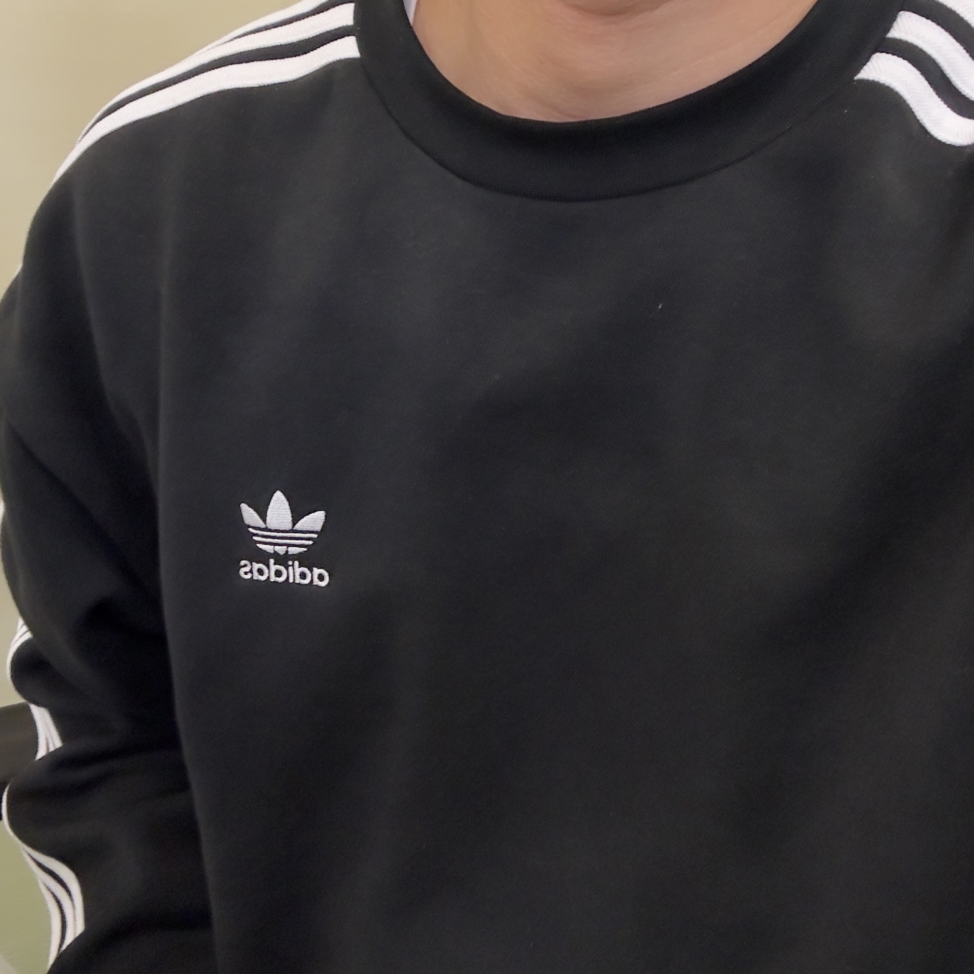 Adidas Adicolor Oversized Crew Sweatshirt Black - KR Sizing 착용 스타일