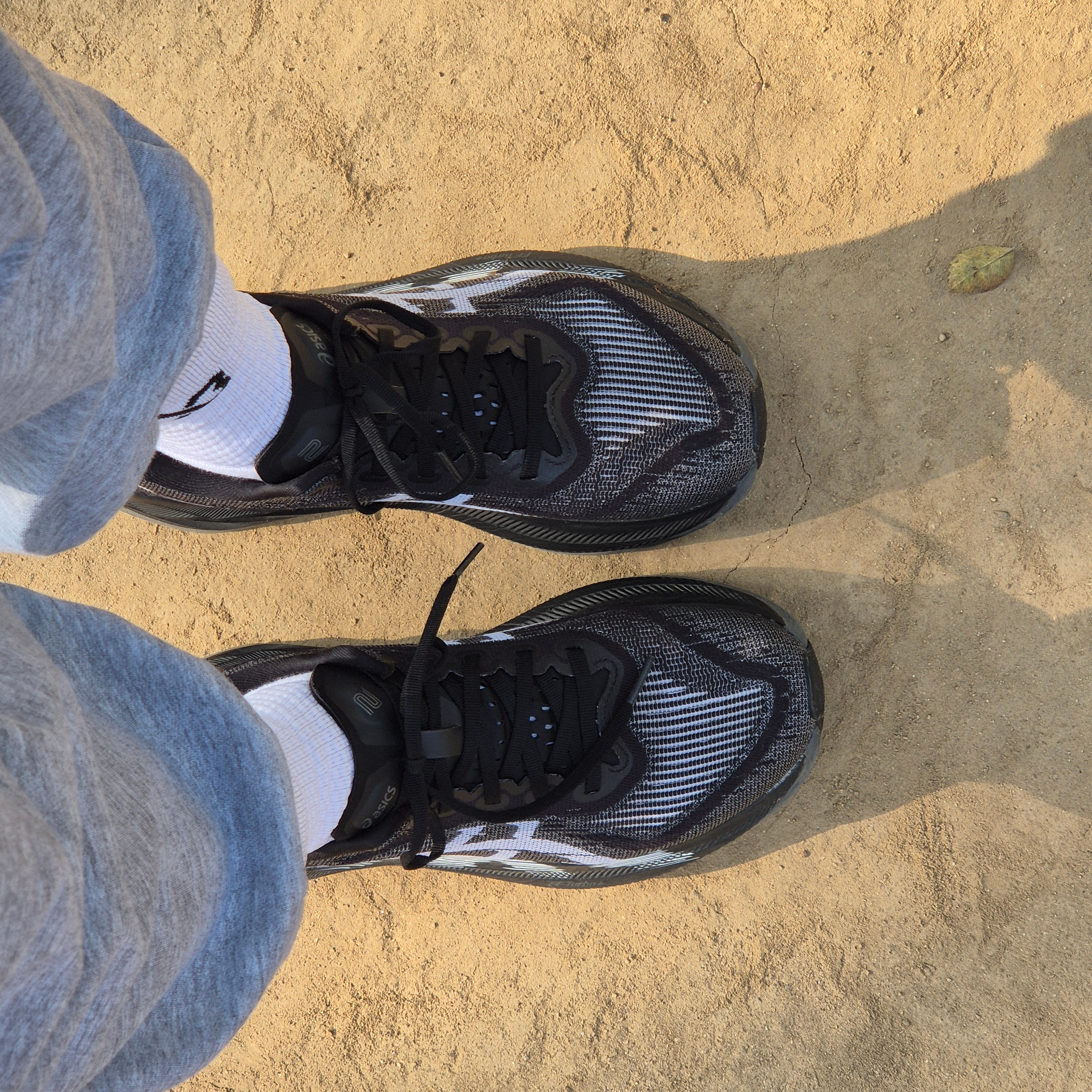 Asics Superblast 2 Black White 착용 스타일