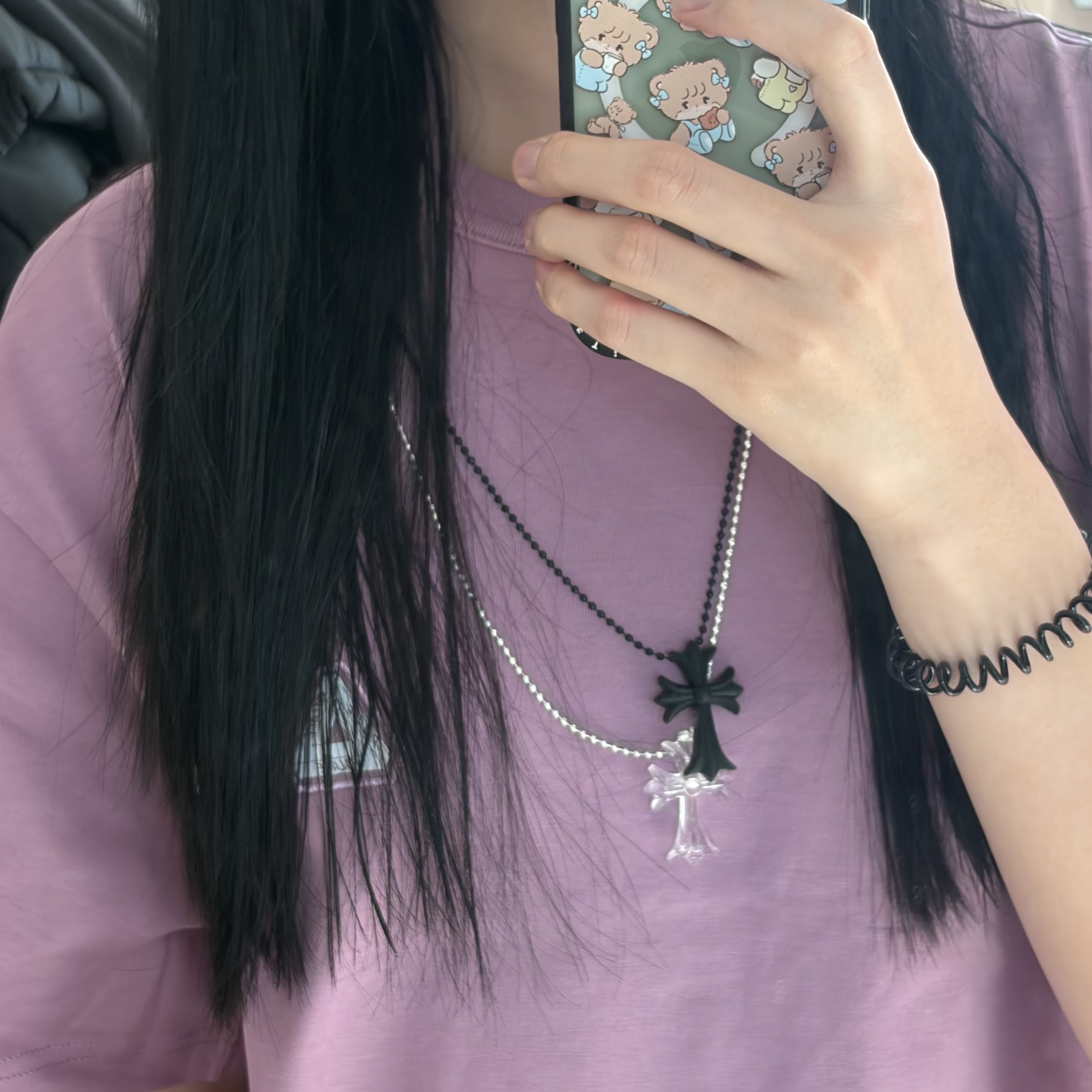 Chrome Hearts Silichrome CH Cross Pendant Clear 2025, Chrome Hearts Silichrome CH Cross Pendant Black 2022/2023/2025 착용 스타일