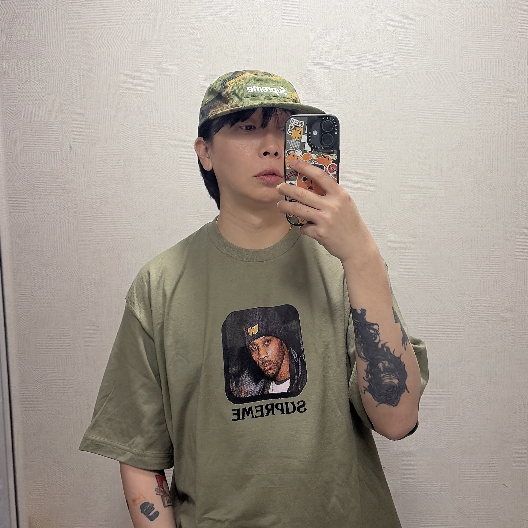 Supreme Jacquard Logos Denim Camp Cap Woodland Camo - 25FW, Supreme x Wu-Tang Clan RZA T-Shirt Light Olive - 25FW 착용 스타일