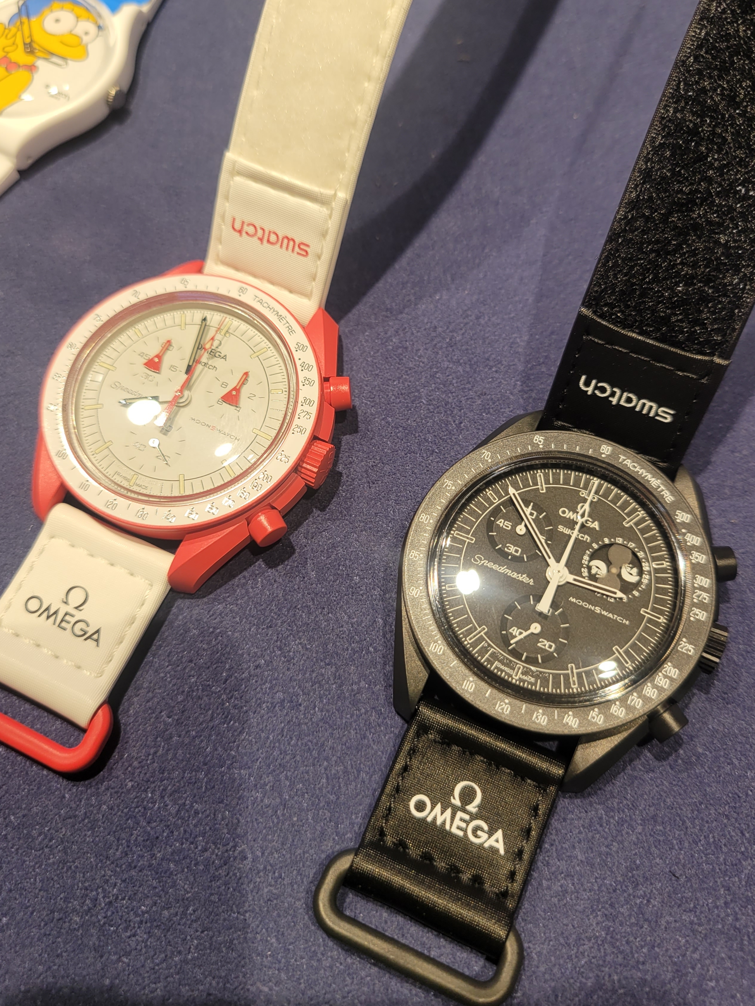 Swatch x Blancpain Bioceramic 42.3mm Pink Ocean, Swatch x Omega x Snoopy Bioceramic Moonswatch Mission To The Moonphase New Moon 착용 스타일 - 4