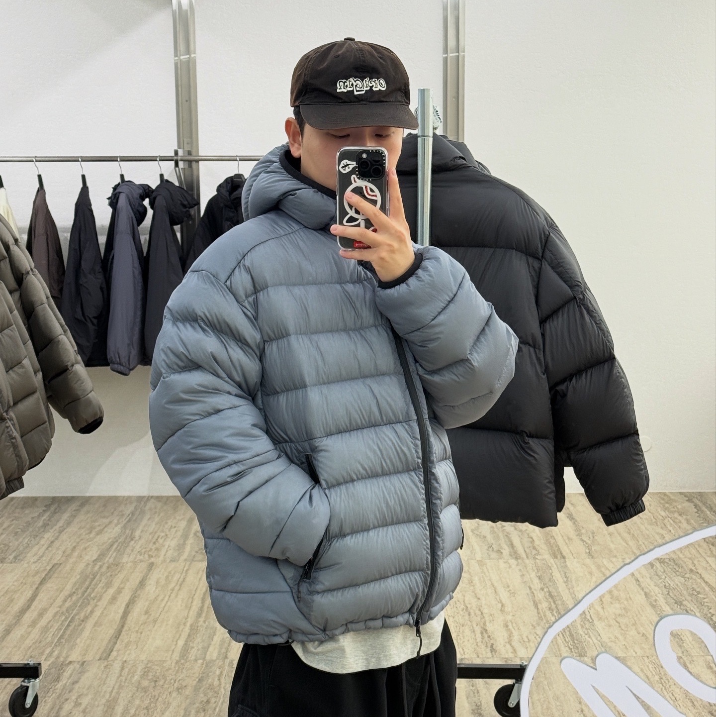 [FW25] moif Helium Hooded Down Jacket Sheer Dusty Blue 착용 스타일