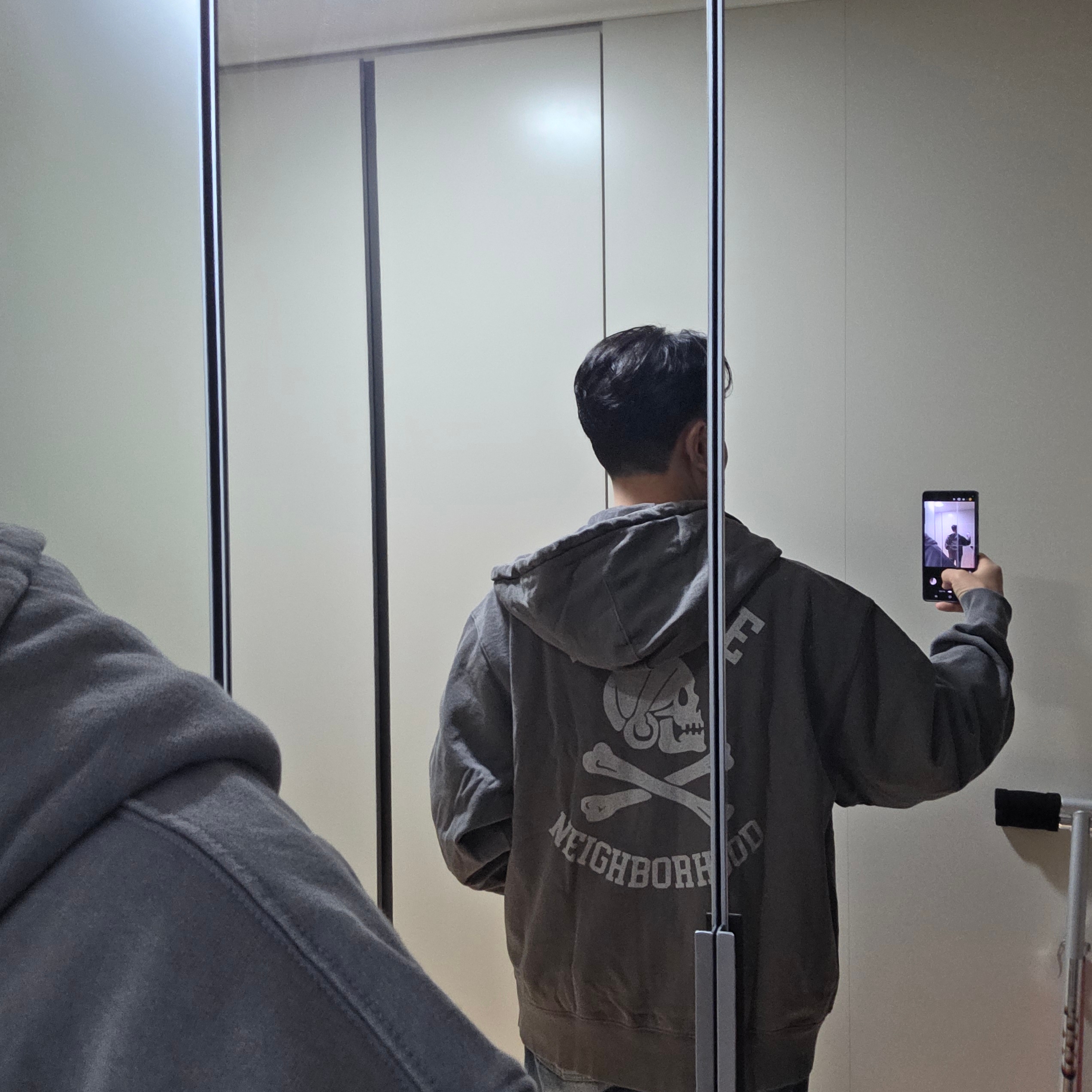 Palace x Neighborhood Skull Zip Hood Charcoal Tif - 25FW 착용 스타일