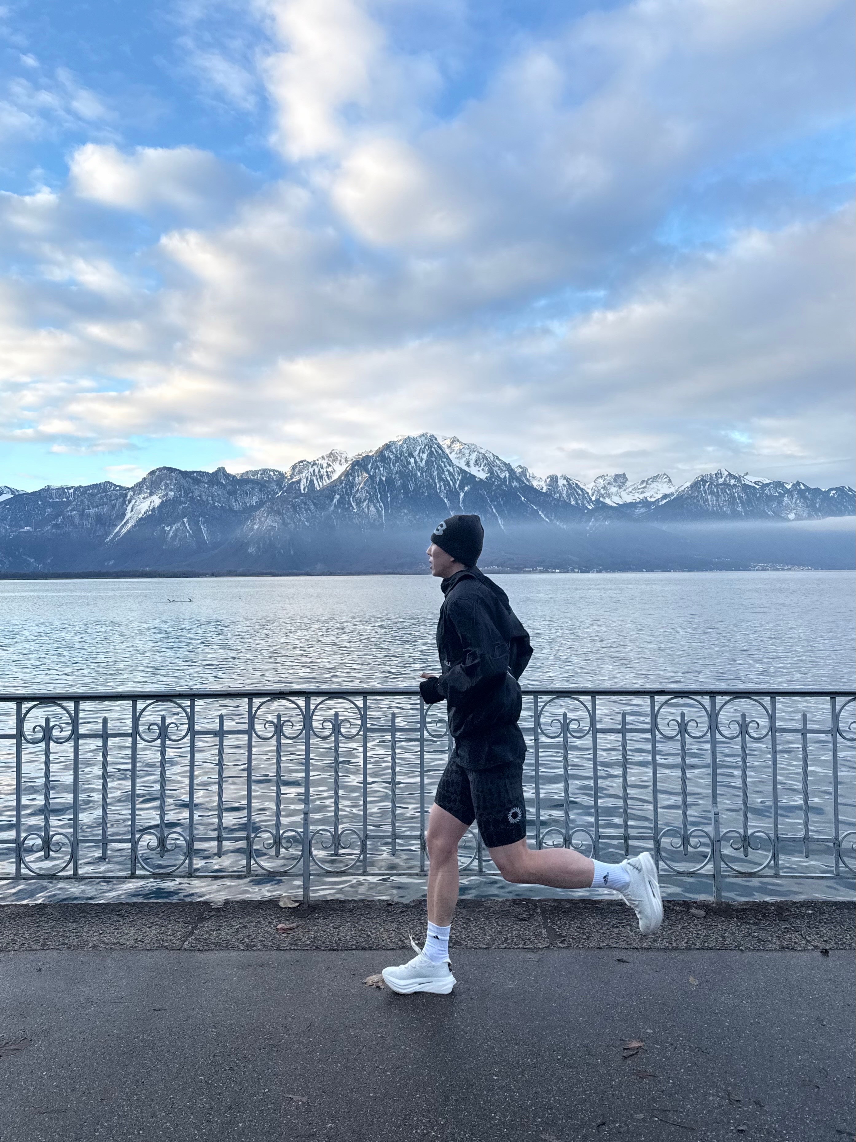 Y-3 Prime X 2 Strung Off White Core Black, UVU Ultralight Windbreaker Black 착용 스타일 - 1