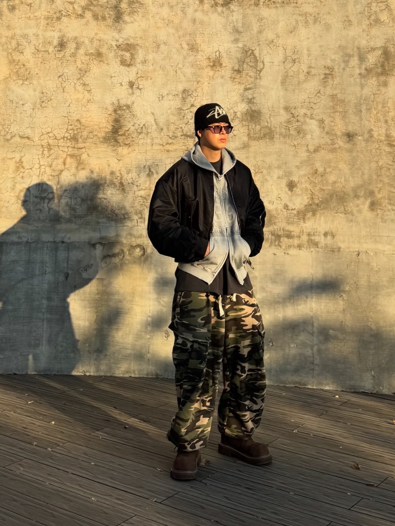 SOULESURES BOLD BELUGA Espresso Brown, Stussy Brushed Out Stock Skullcap Beanie Black 착용 스타일 - 3