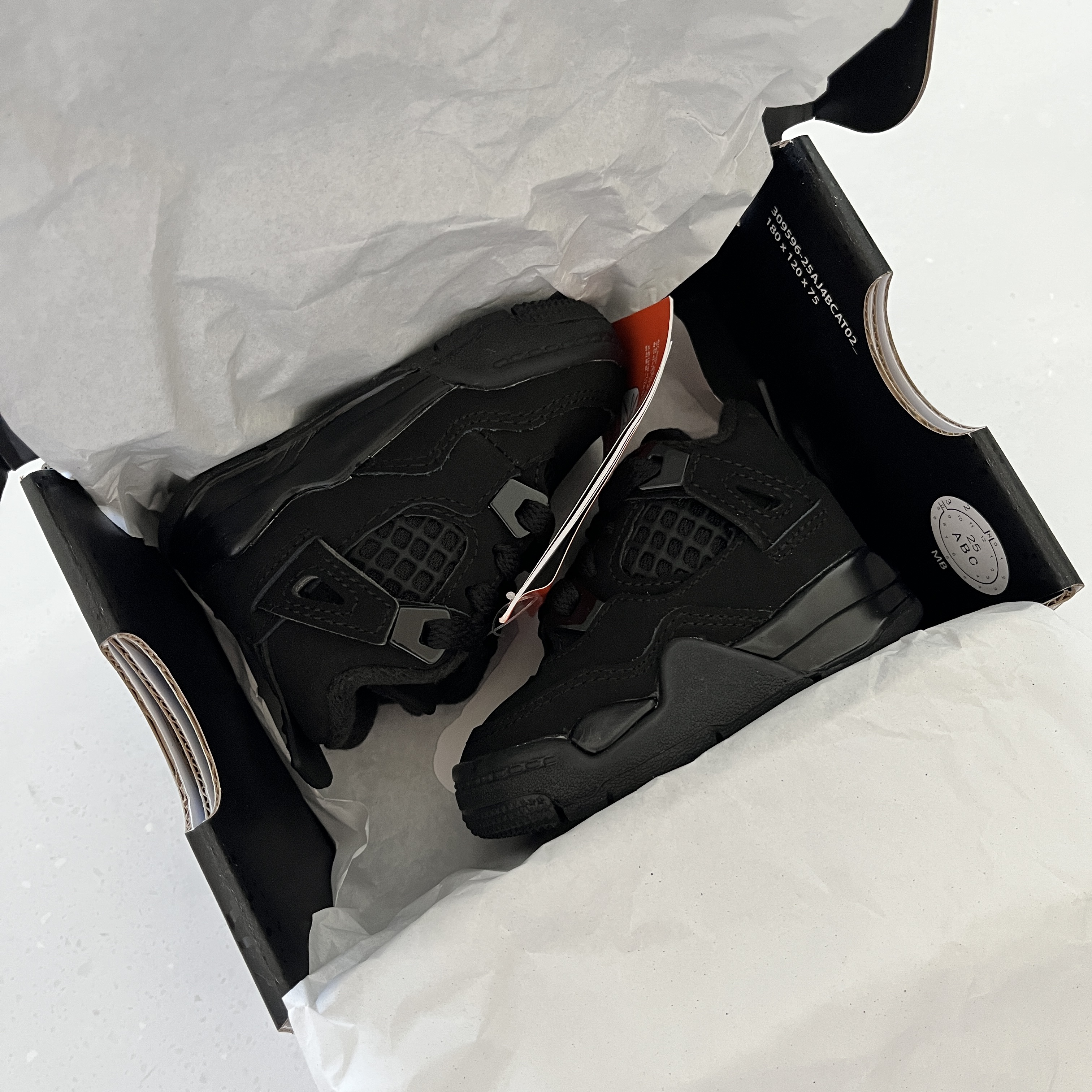 (TD) Jordan 4 Retro Black Cat 2025 착용 스타일 - 1
