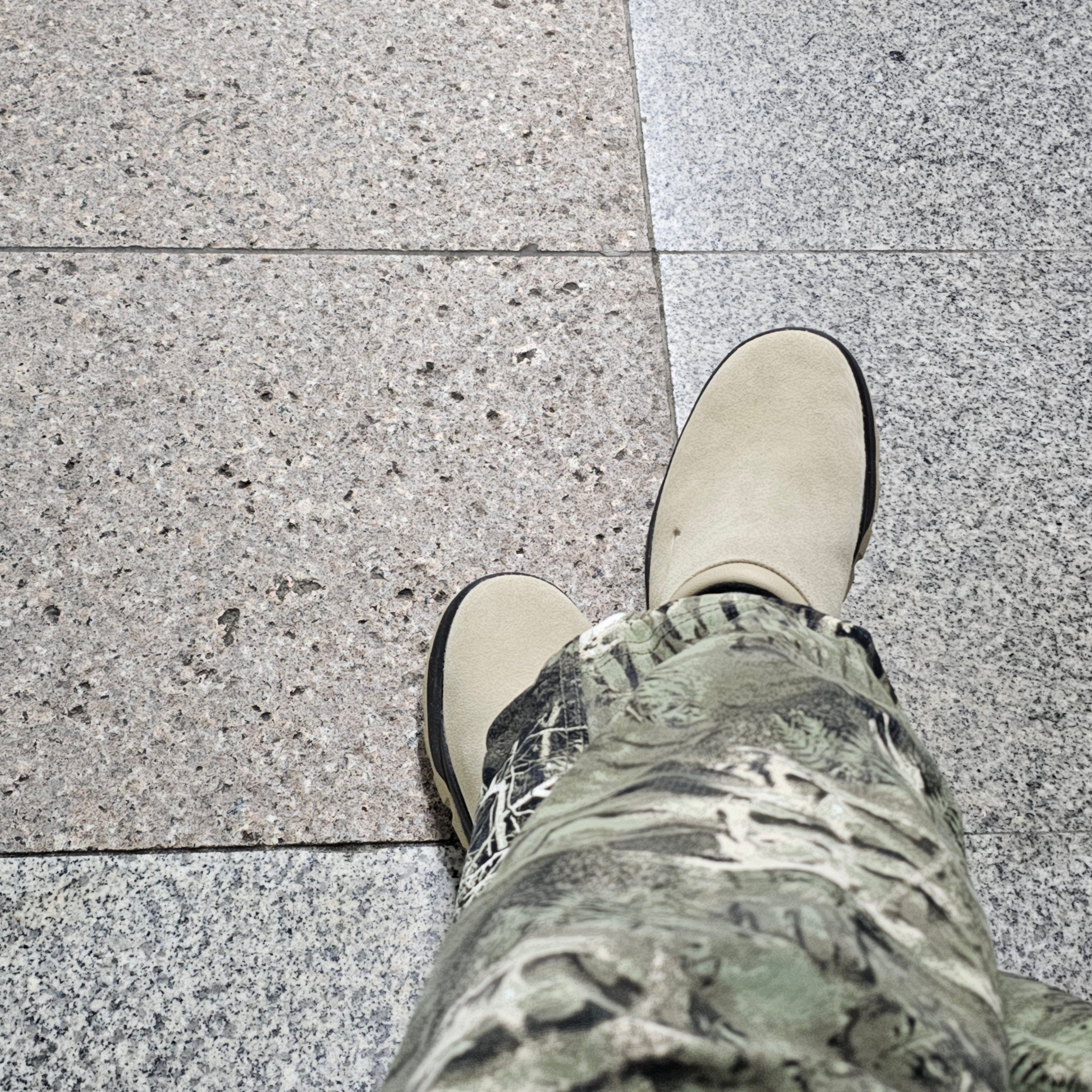 Nike ACG Rufus Limestone and Black, Nike ACG Smith Summit Allover Print Cargo Pants Oil Green - Asia 착용 스타일