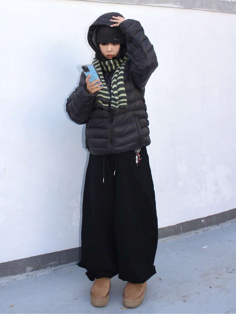 QT8 GARMENTS Duck Down Lightweight Jacket Black 착용 스타일 - 1