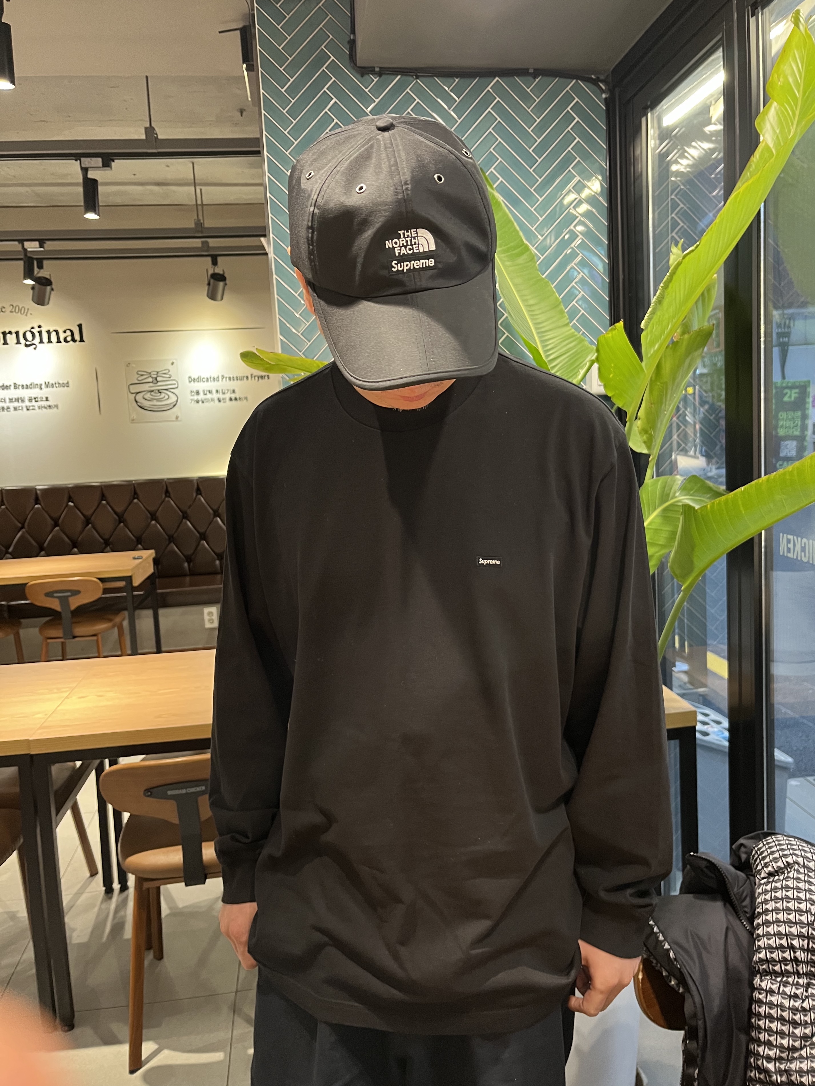 Supreme Small Box L/S T-Shirt Black - 25SS 착용 스타일 - 1