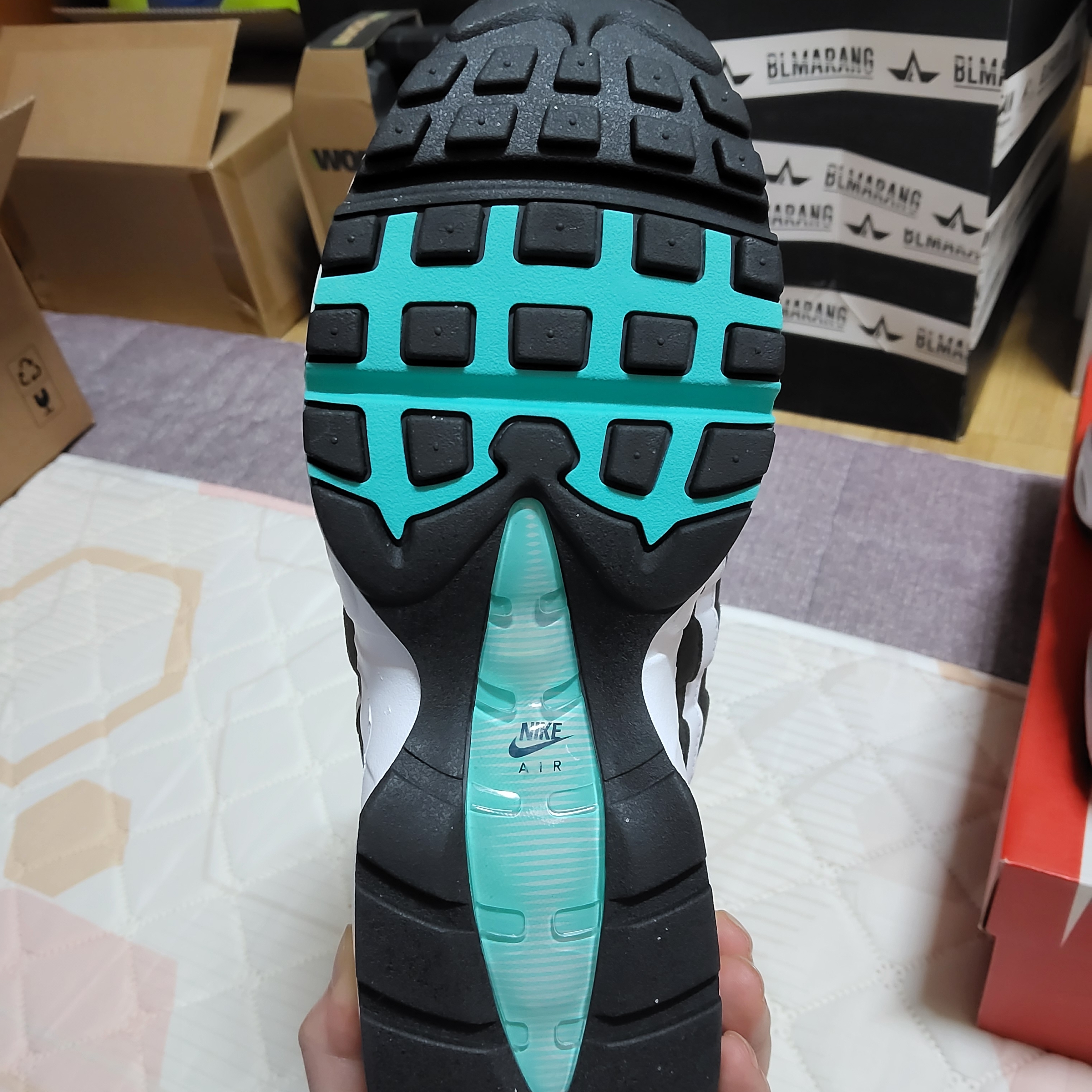Nike Air Max 95 OG White and Black 착용 스타일 - 8