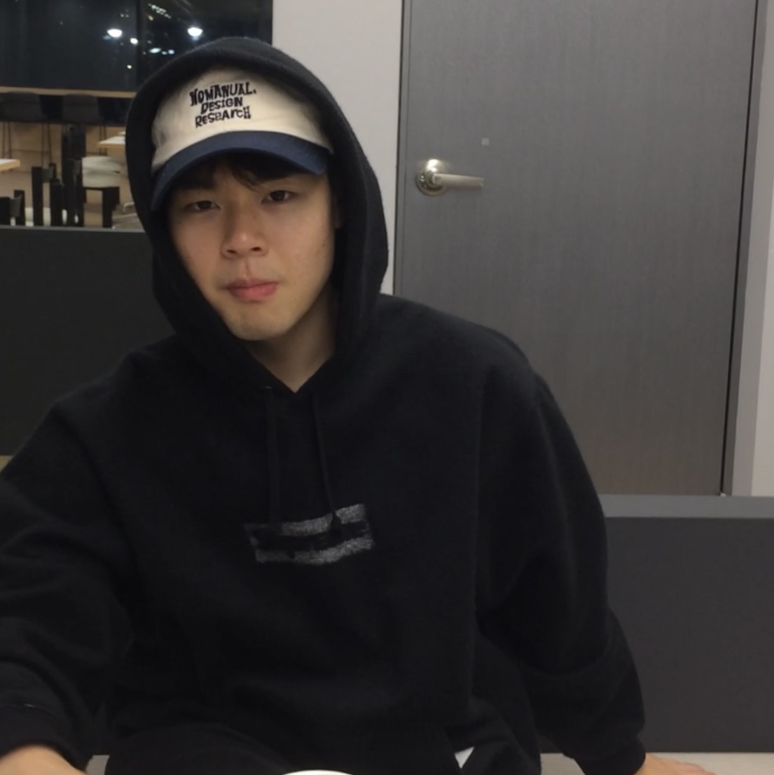 Supreme Inside Out Box Logo Hooded Sweatshirt Black - 23SS, NOMANUAL Doodle Ball Cap Dark Navy 착용 스타일 - 1