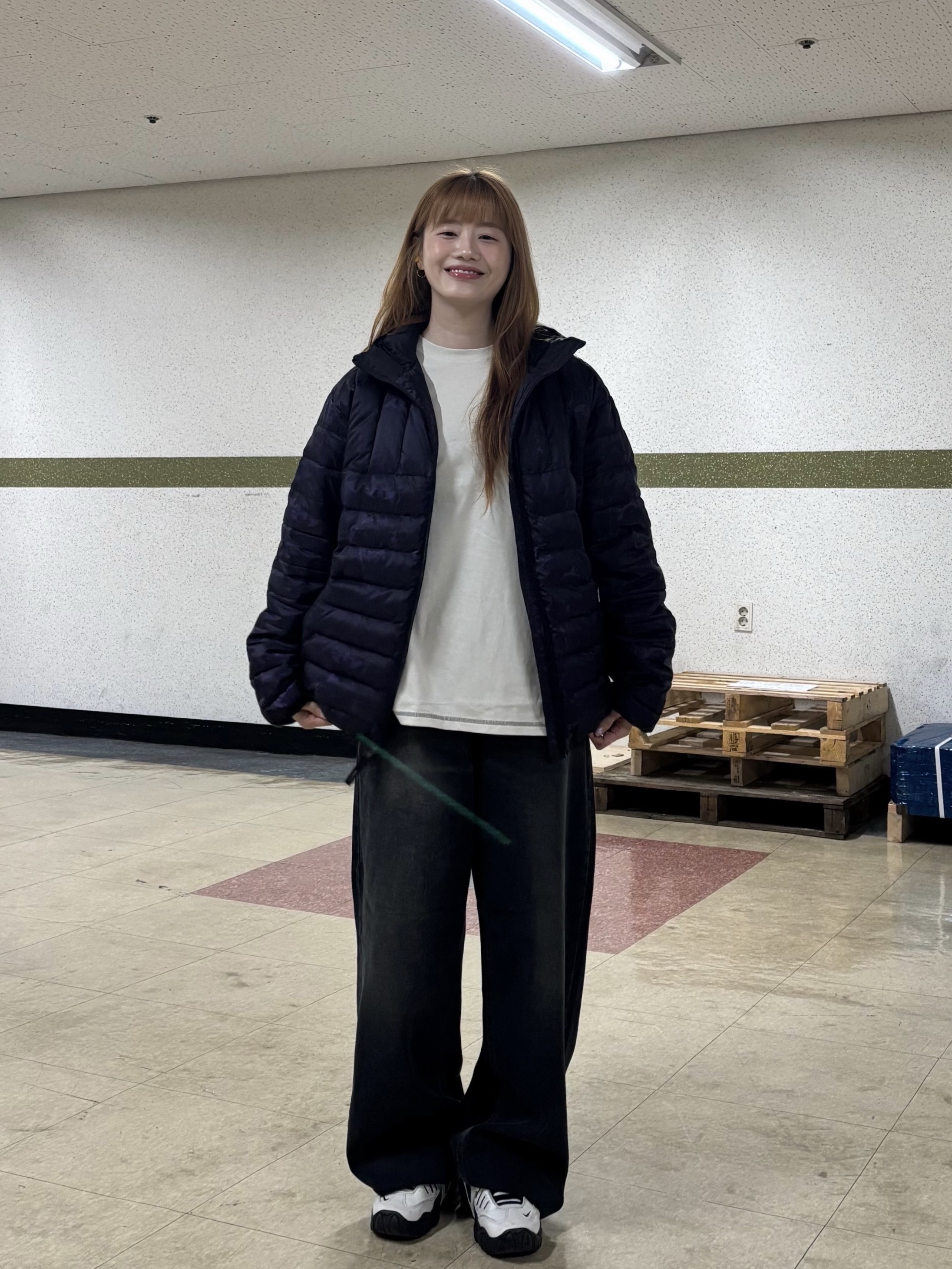 Stussy x Mountain Hardwear LS T-Shirt Stone, Nike x Ambush Air Adjust Force SP Summit White and Black 착용 스타일 - 1