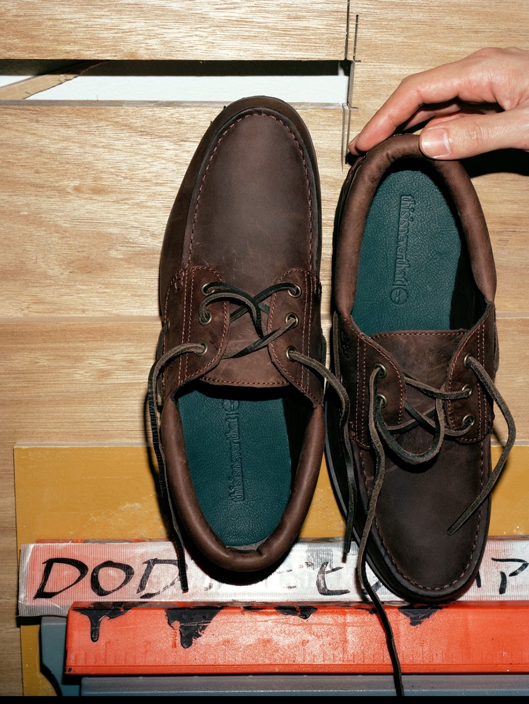 Timberland x Thisisneverthat 3-Eye Authentic Boat Shoes Brown - Wide, Timberland x Thisisneverthat Heritage Gore-Tex Moc Toe Mid Boots Desert - Wide 착용 스타일 - 3