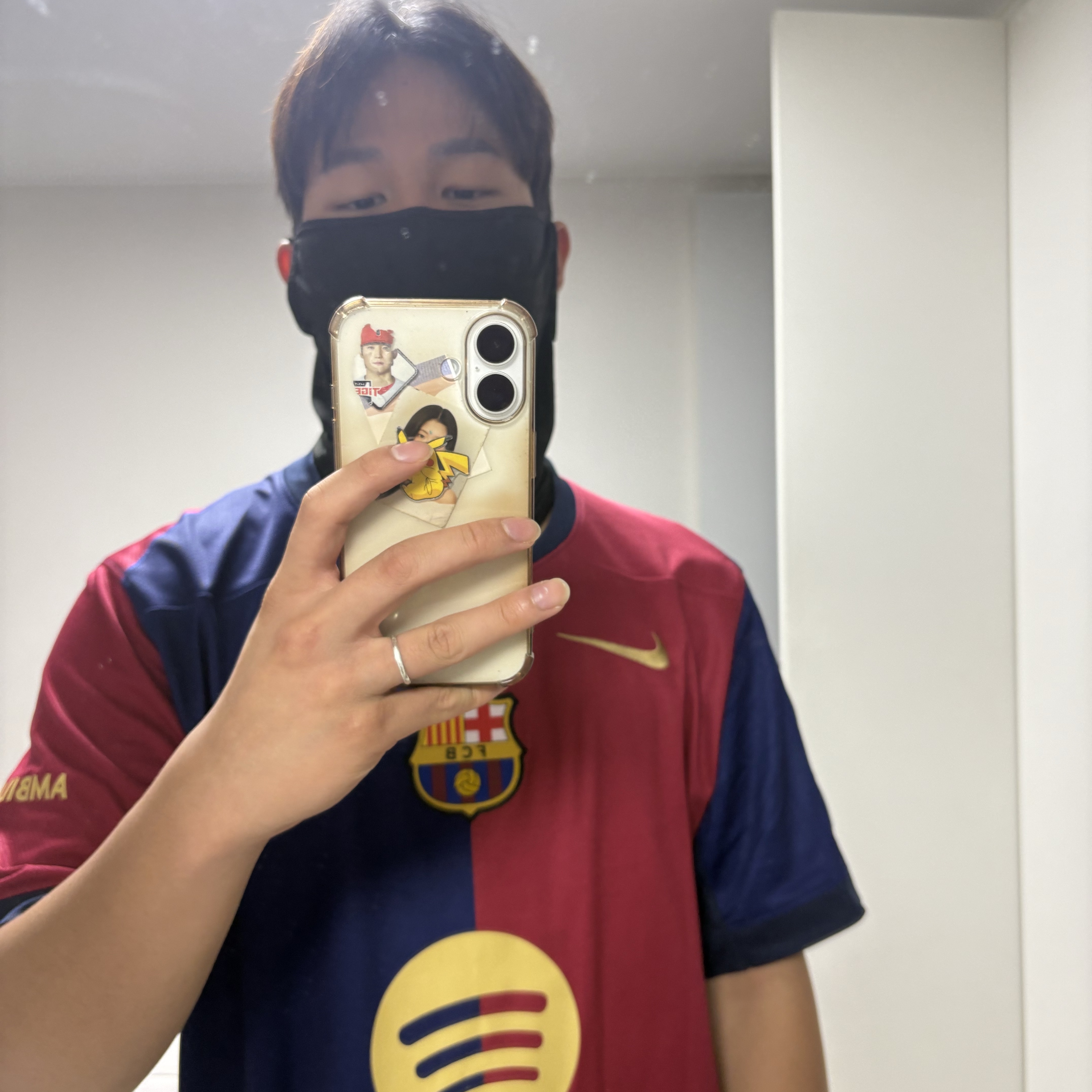 Nike FC Barcelona 2024/25 Stadium Home Dri-Fit Football Replica Shirt Deep Royal Blue Noble Red (Non Marking Ver.) 착용 스타일