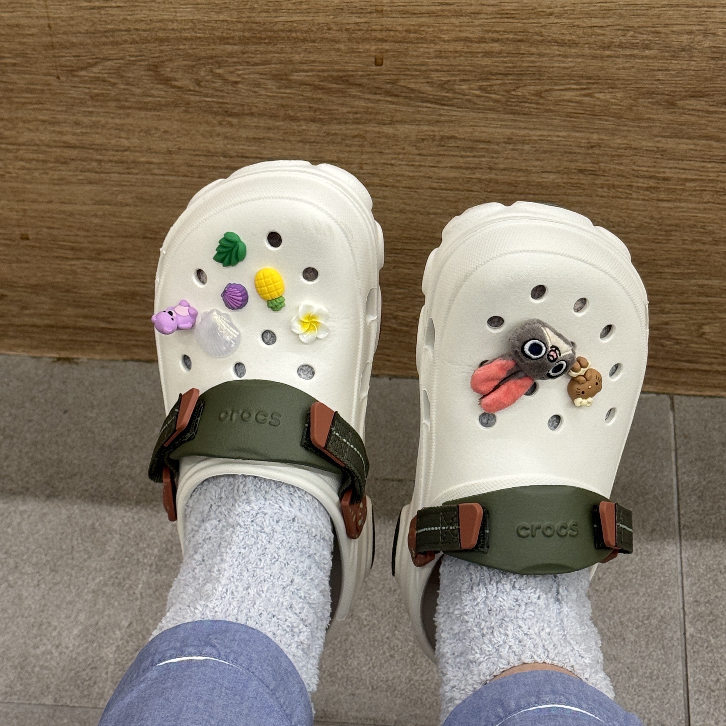 Crocs Classic All Terrain Clog Chalk 착용 스타일