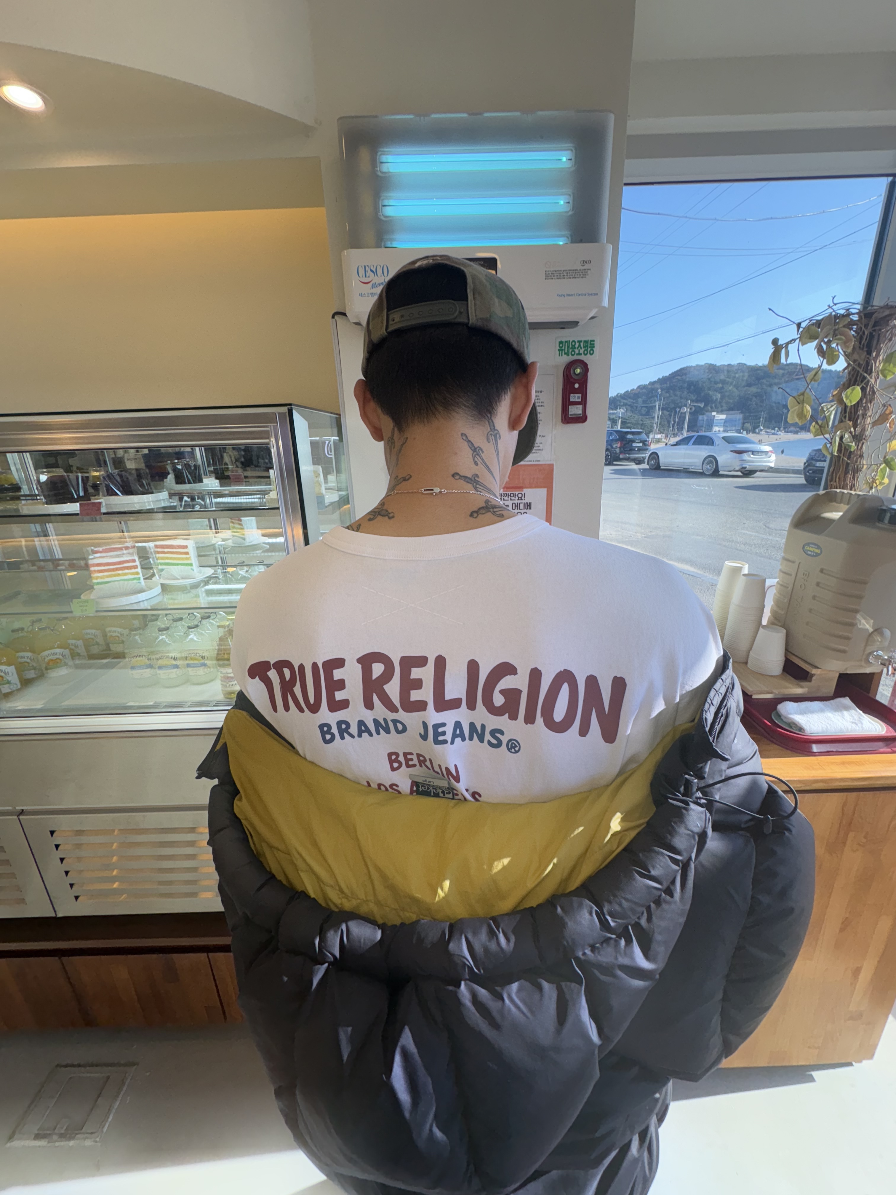 True Religion Oriental World Tour Long Sleeve White 착용 스타일 - 2