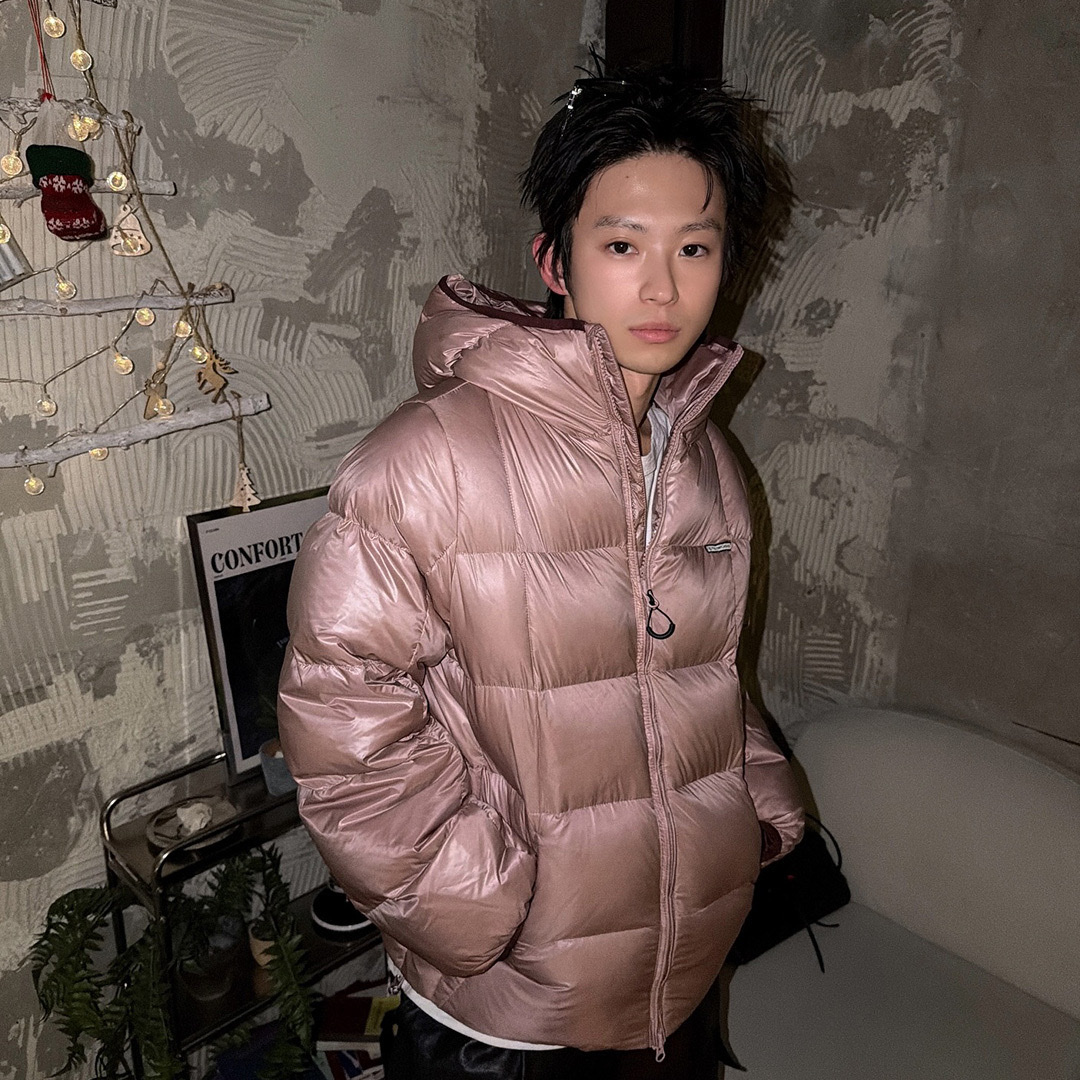Thevinylhouse Hooded Duck Down Jacket Pink 착용 스타일