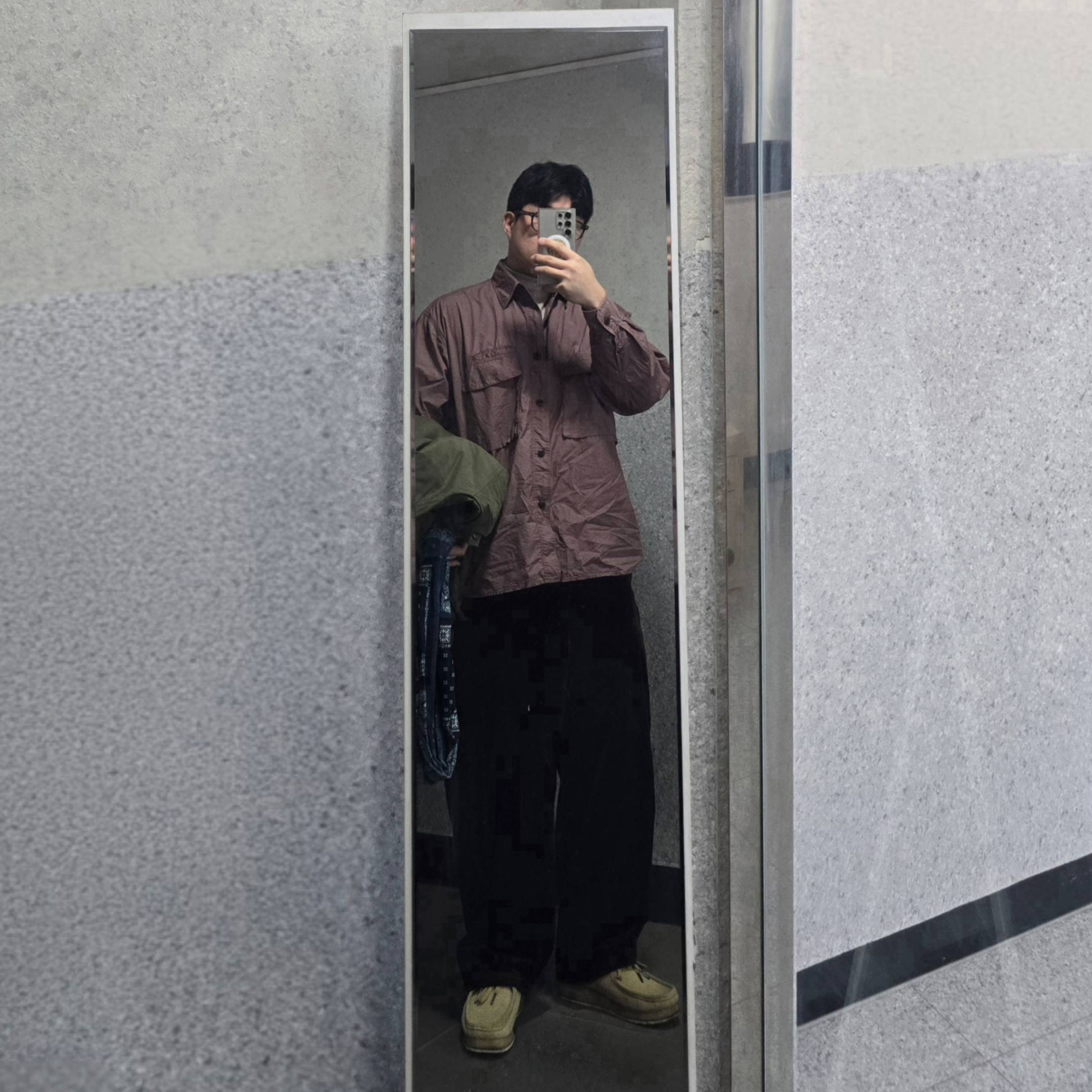 Clarks Wallabee Maple Suede, Uniqlo U Corduroy Tuck Wide Pants Brown - KR 착용 스타일 - 2