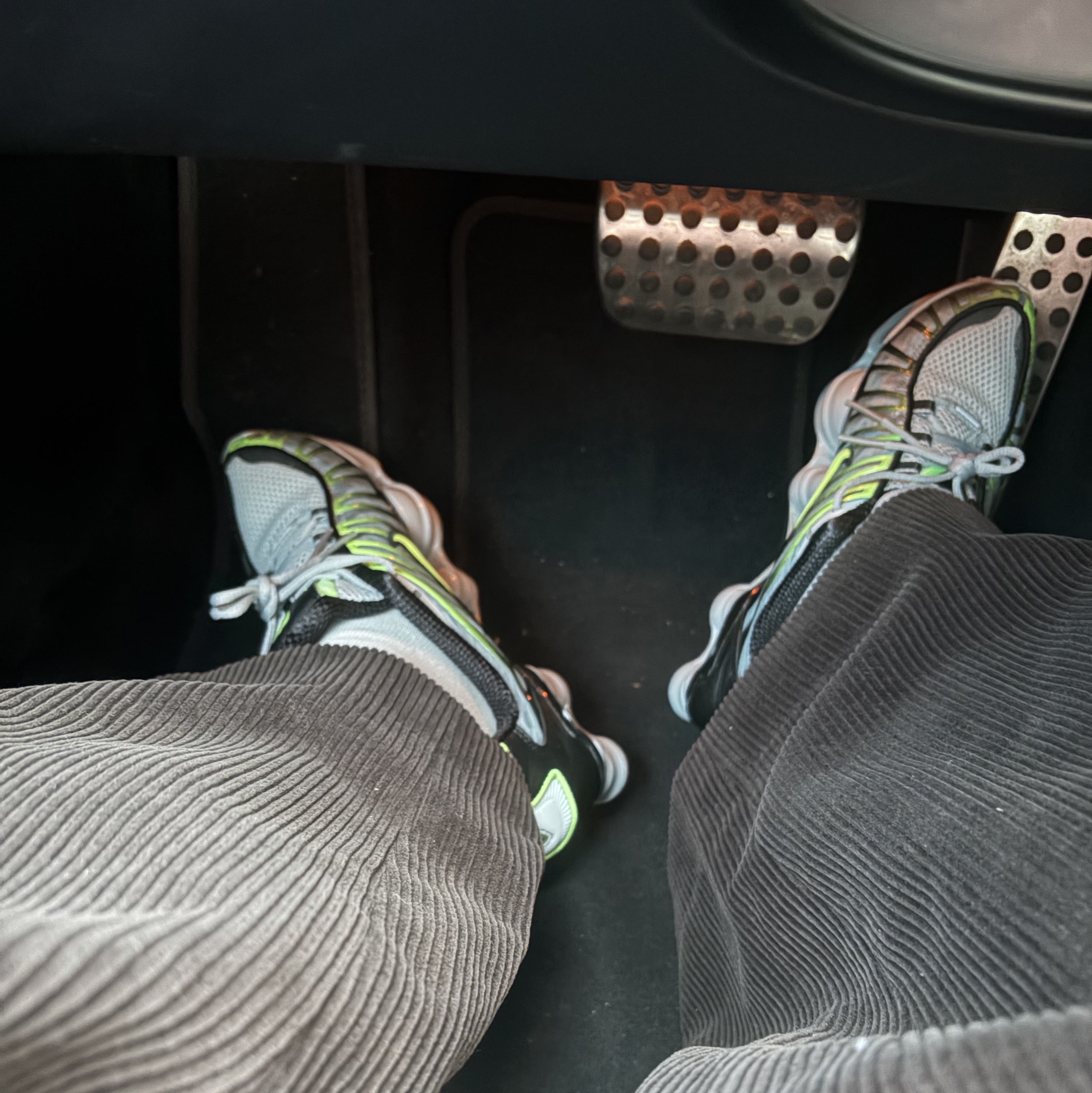 Nike Shox TL Wolf Grey Black 착용 스타일
