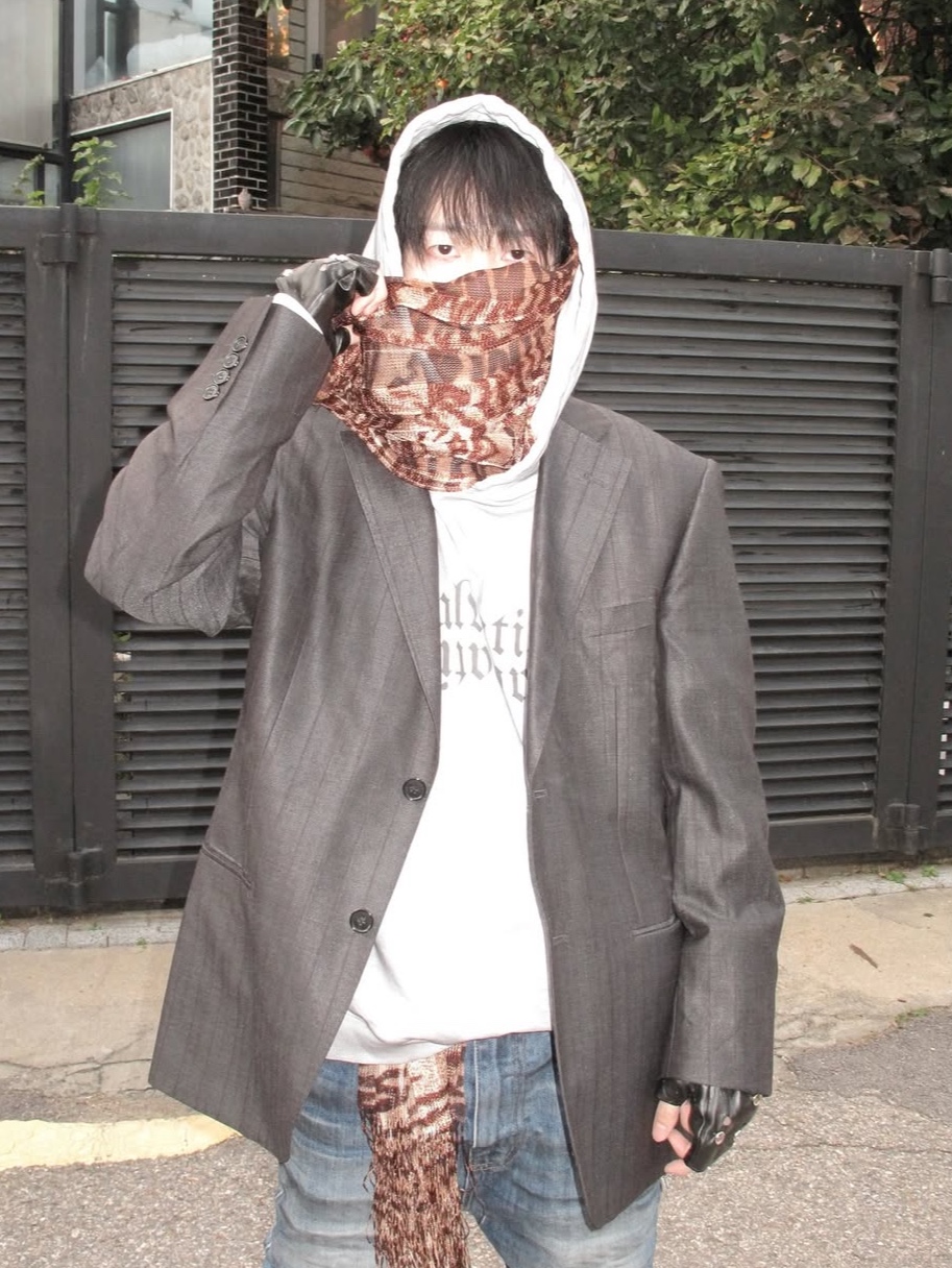 PHOS333 Stain Washed Hoodie 착용 스타일 - 3