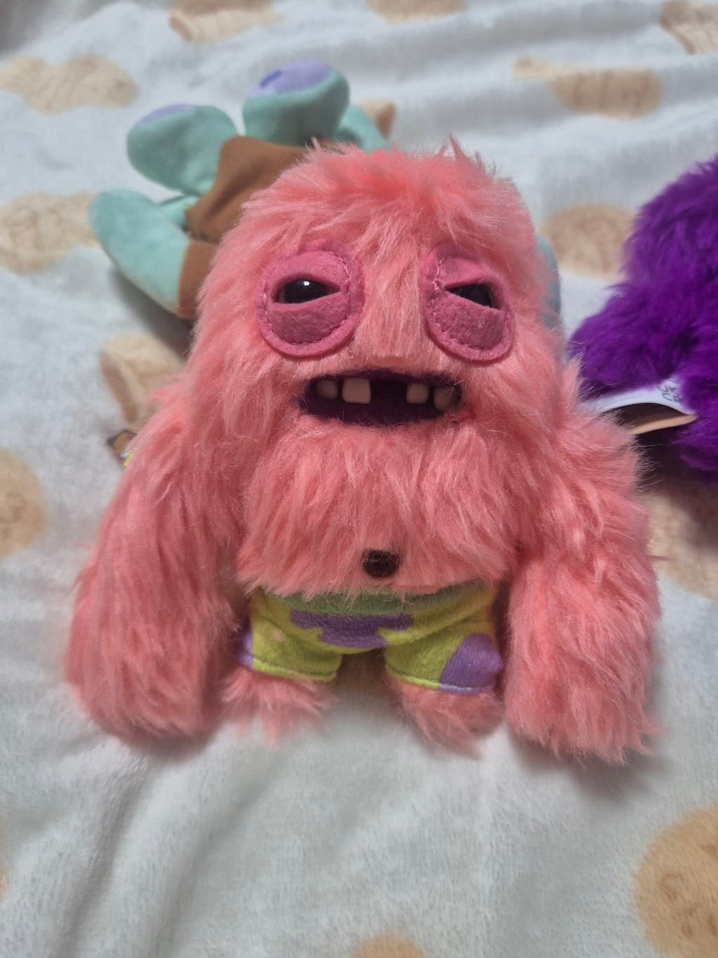 Fuggler x SpongeBob Patrick Star Keyring Pink 착용 스타일