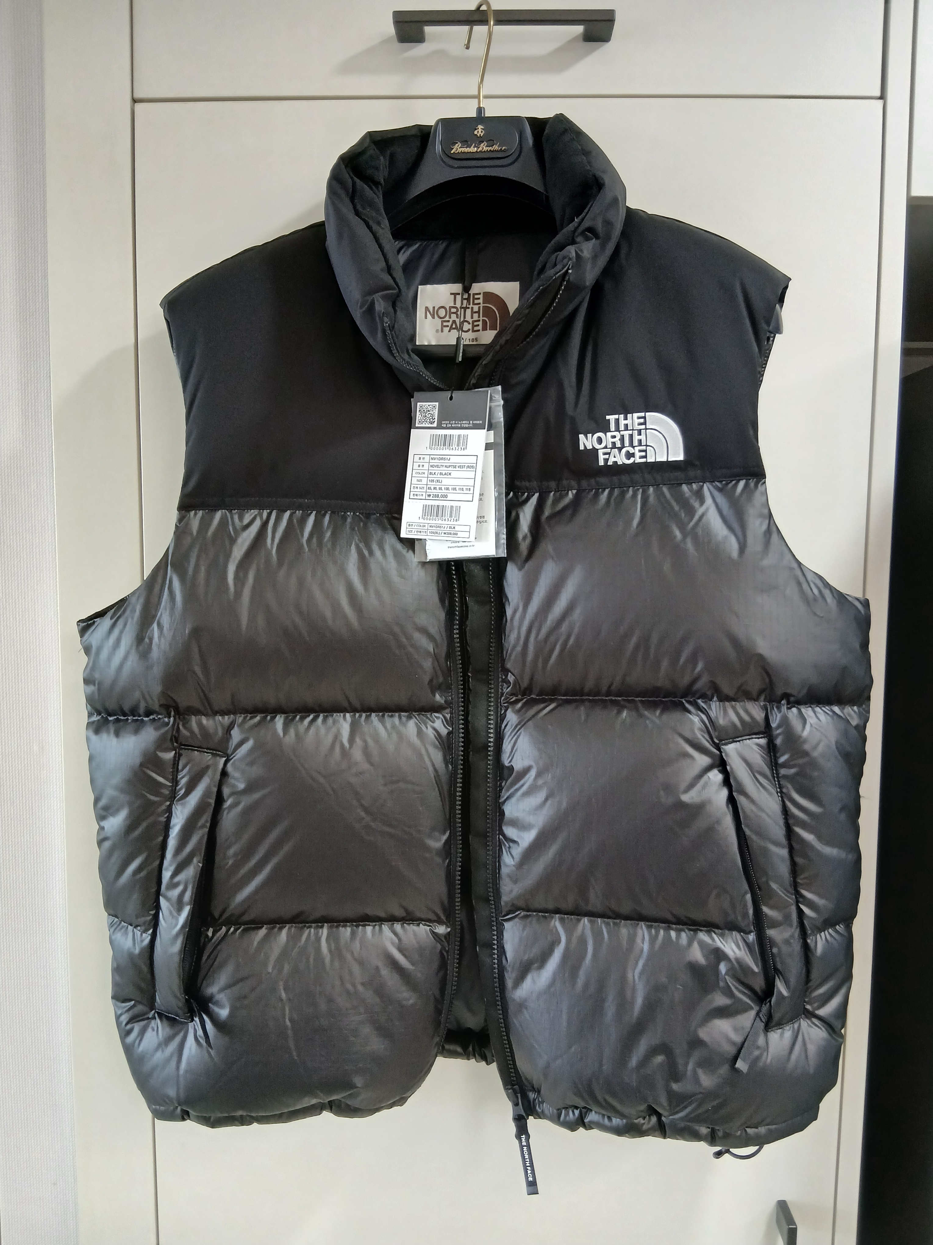 The North Face White Label Novelty Nuptse Down Vest Black, The North Face White Label Novelty Nuptse Down Vest Black 착용 스타일 - 1