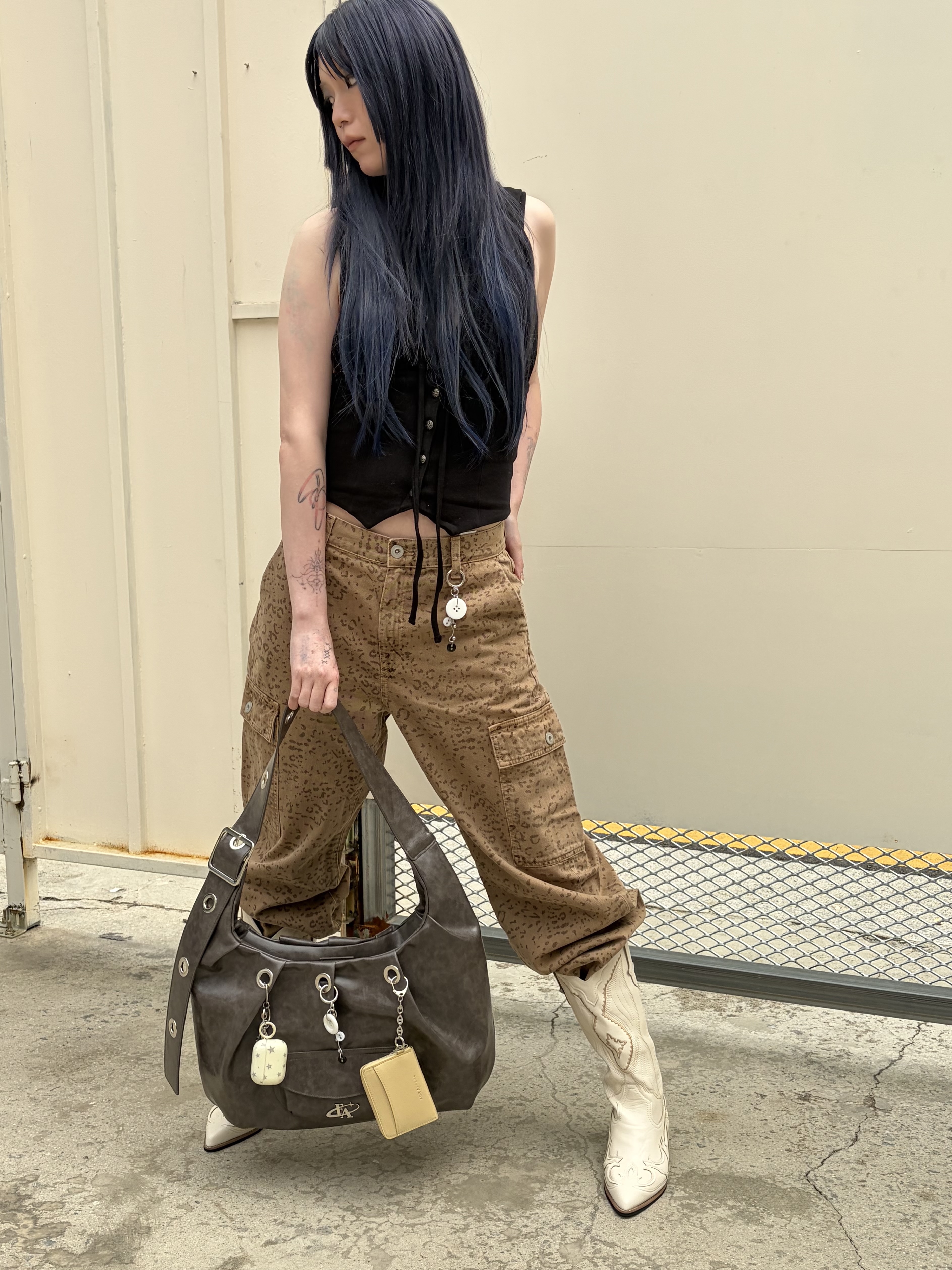 For Appeal Carry All Large Hobo Bag Choco Charcoal, For Appeal Carry All Large Hobo Bag Black 착용 스타일 - 2